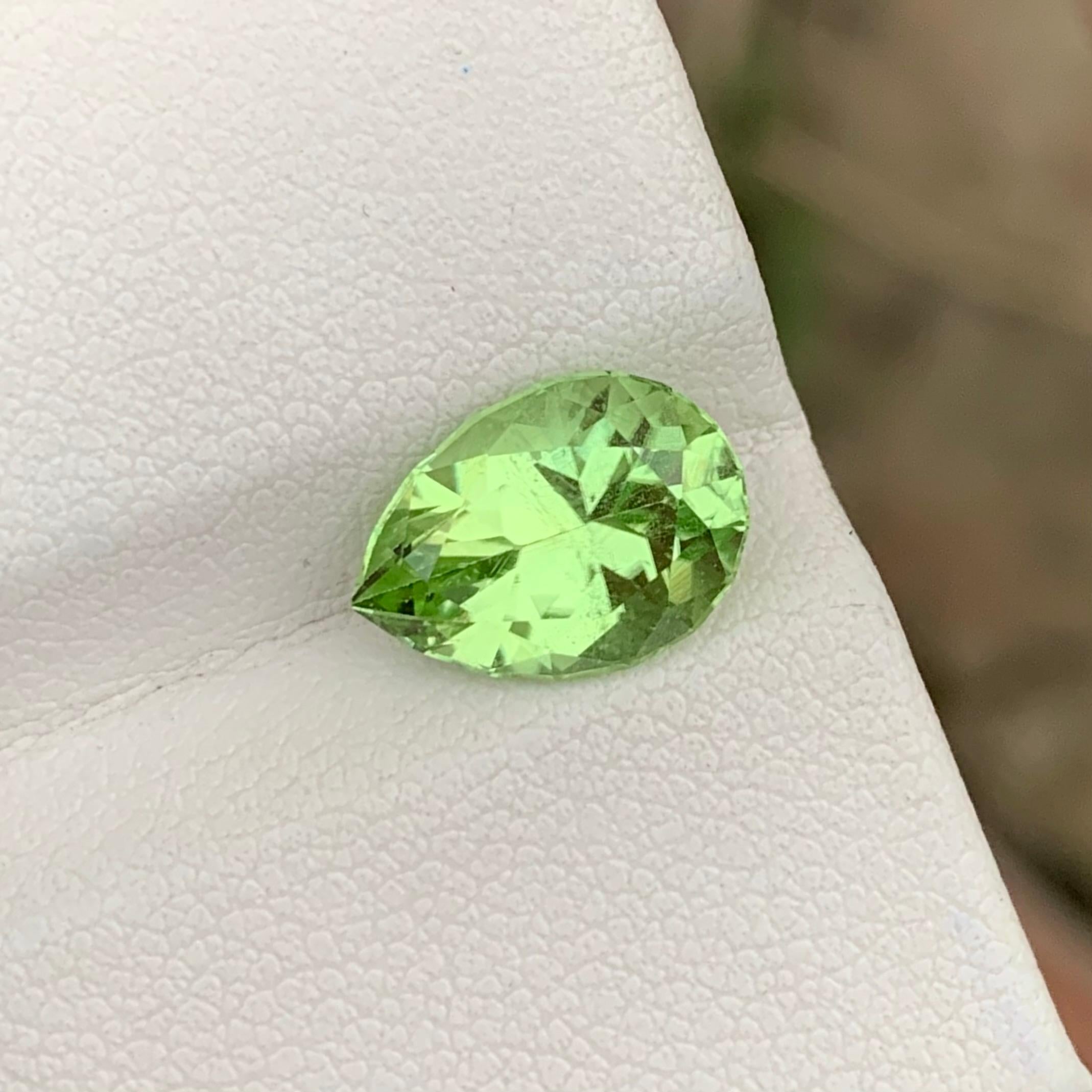 Women's or Men's 3.75 Carats Natural Loose Apple Green Peridot Ring Gem Pakistani Mine For Sale