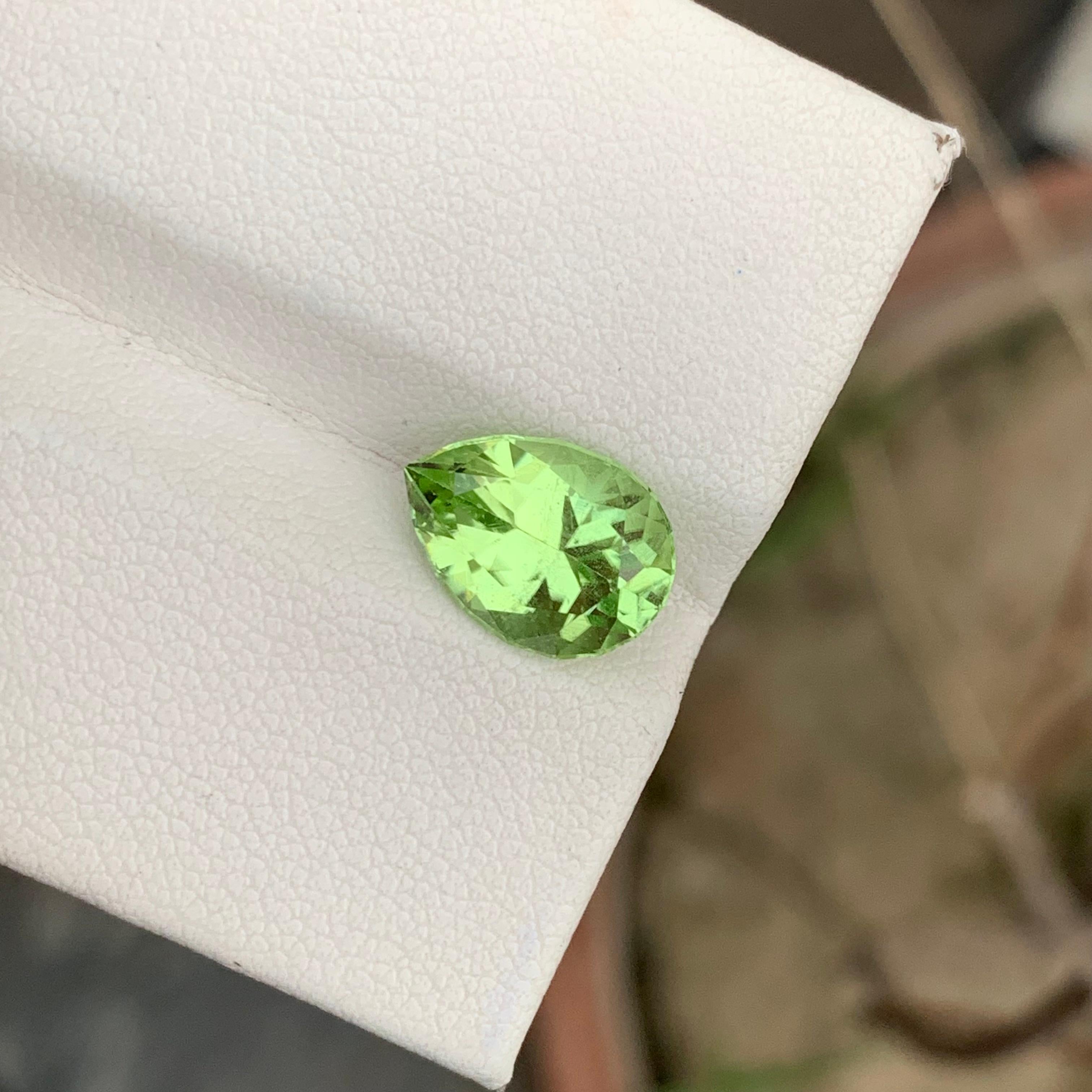 3.75 Carats Natural Loose Apple Green Peridot Ring Gem Pakistani Mine For Sale 1