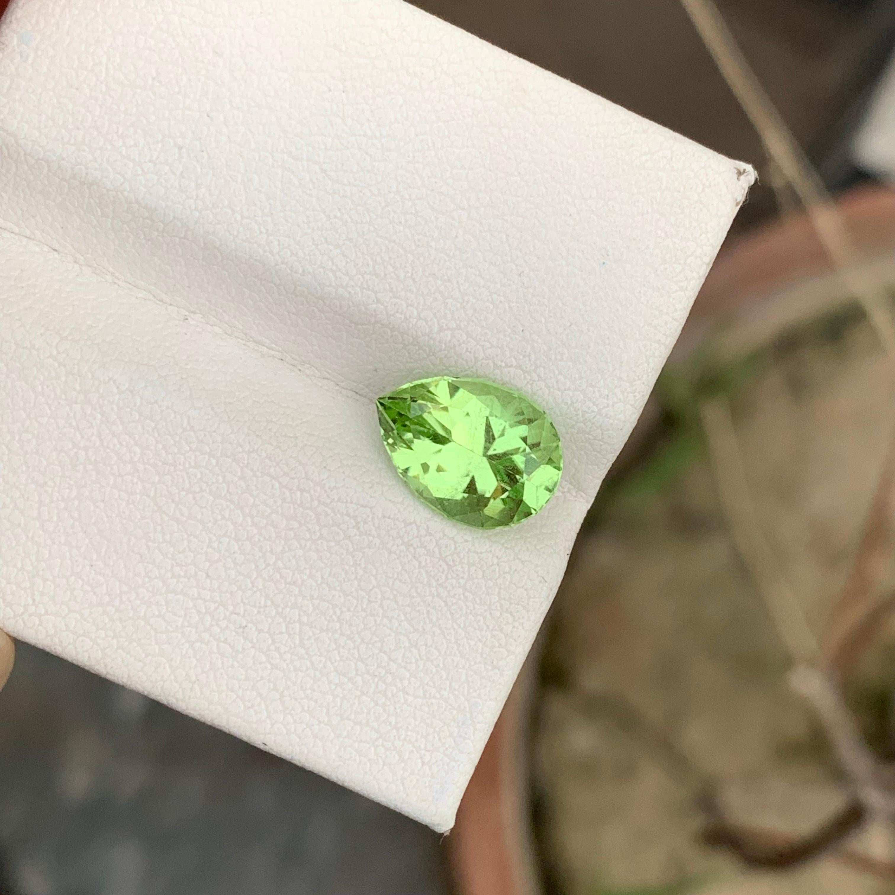 3.75 Carats Natural Loose Apple Green Peridot Ring Gem Pakistani Mine For Sale 3