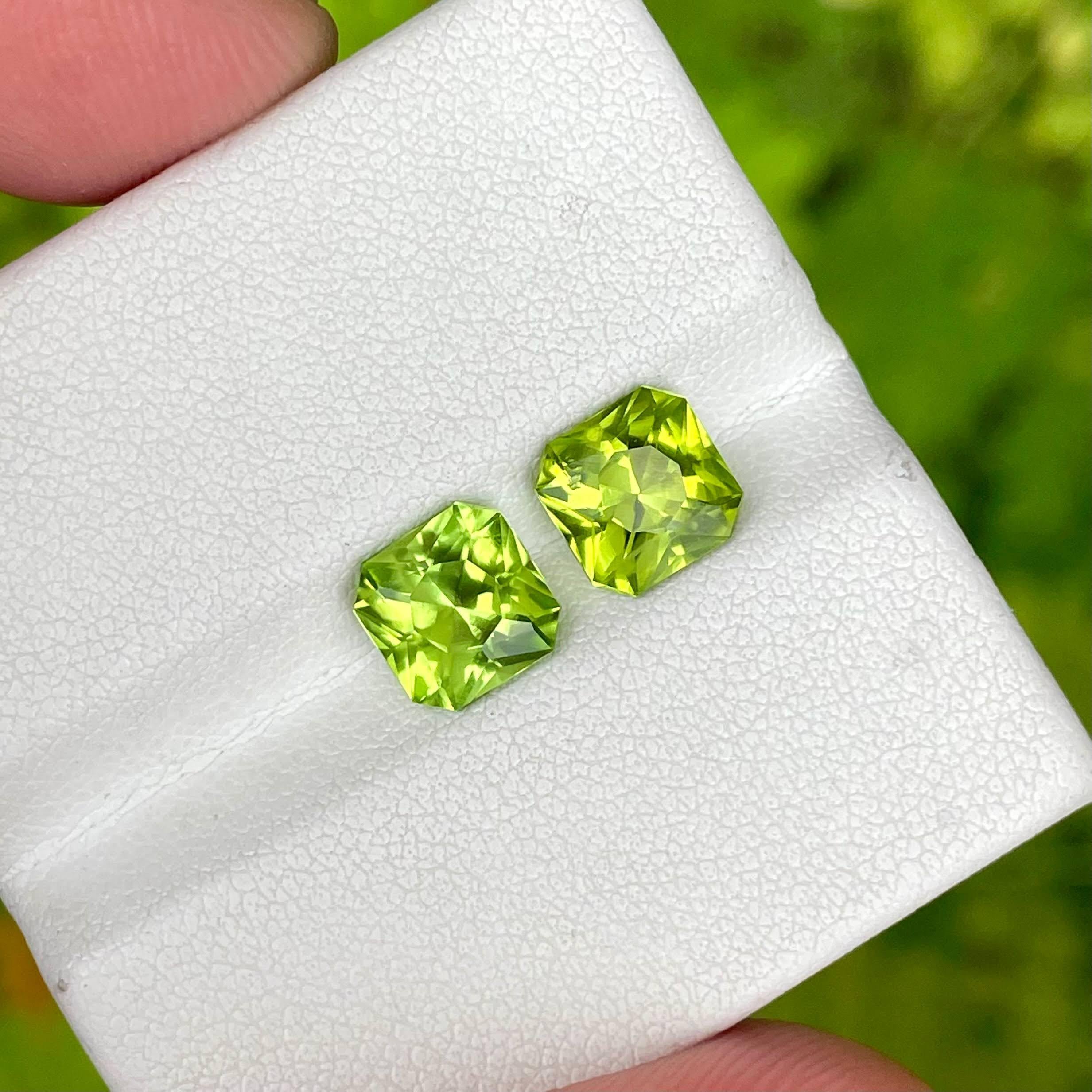 Par de Peridotos de 3,75 quilates Talla de Precisión Personalizada Piedra Preciosa Natural de Pakistán Corte octogonal en venta