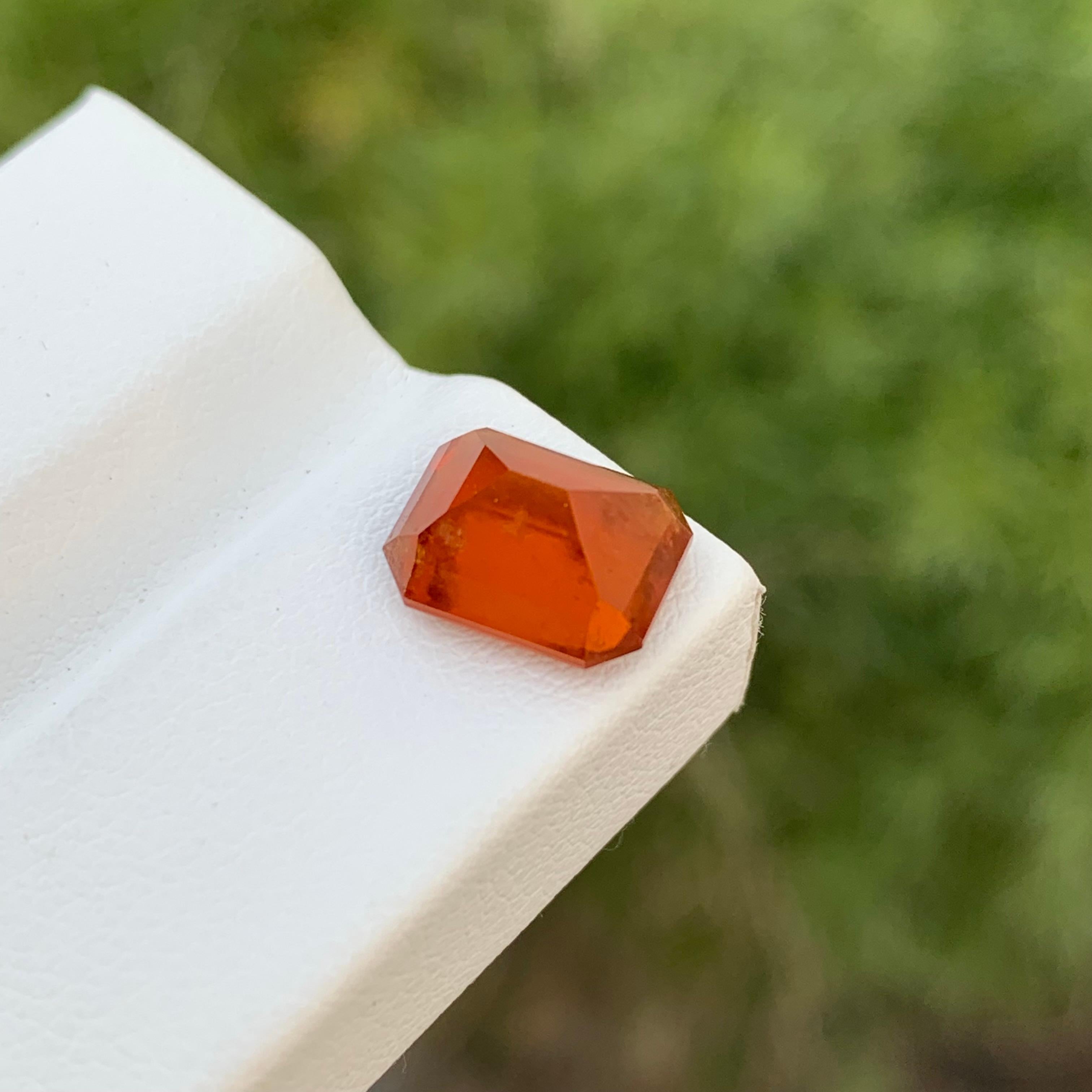Women's or Men's 3.75 Carats Pretty Loose Hessonite Smoky Garnet Gem For Jewellery Making  For Sale