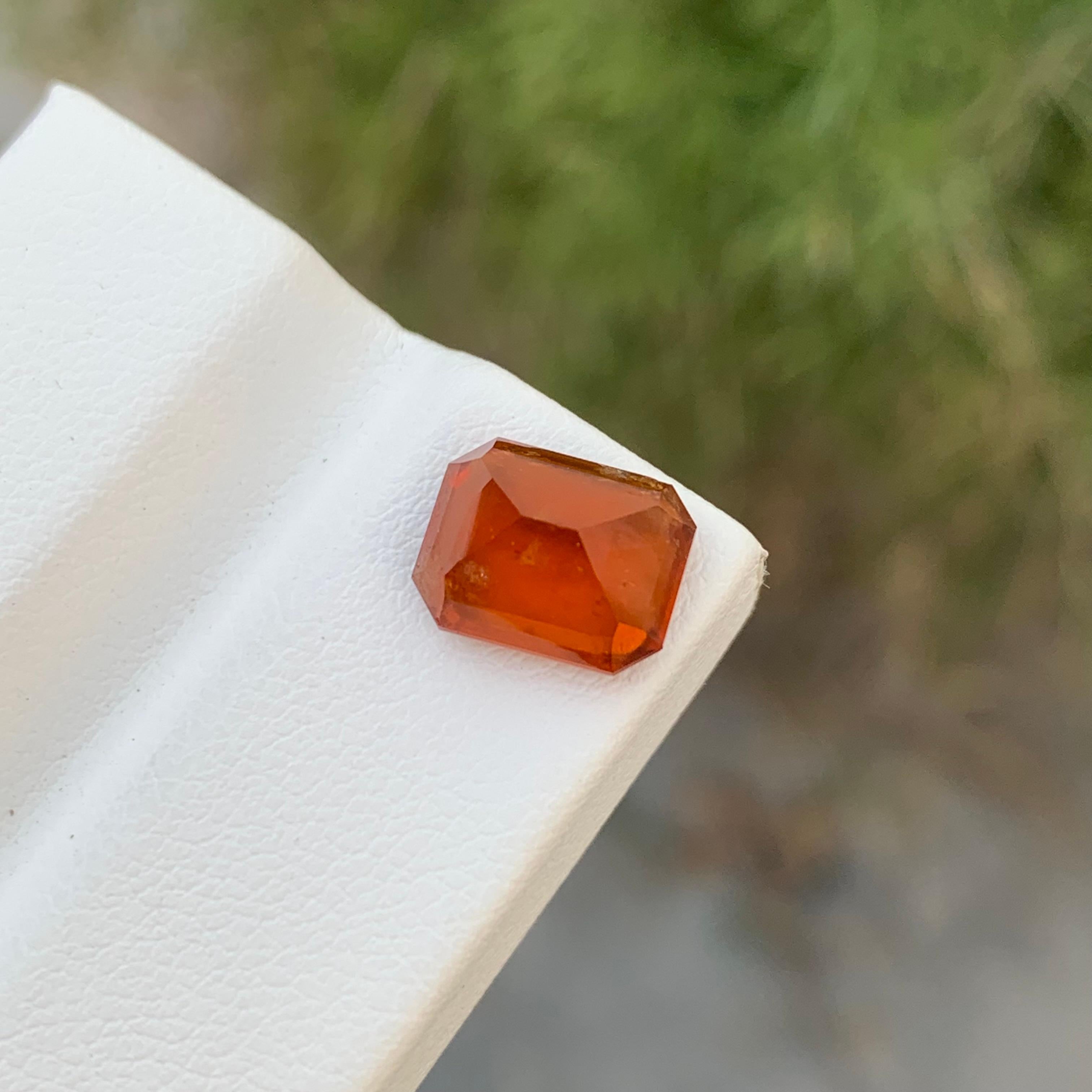 3.75 Carats Pretty Loose Hessonite Smoky Garnet Gem For Jewellery Making  For Sale 1