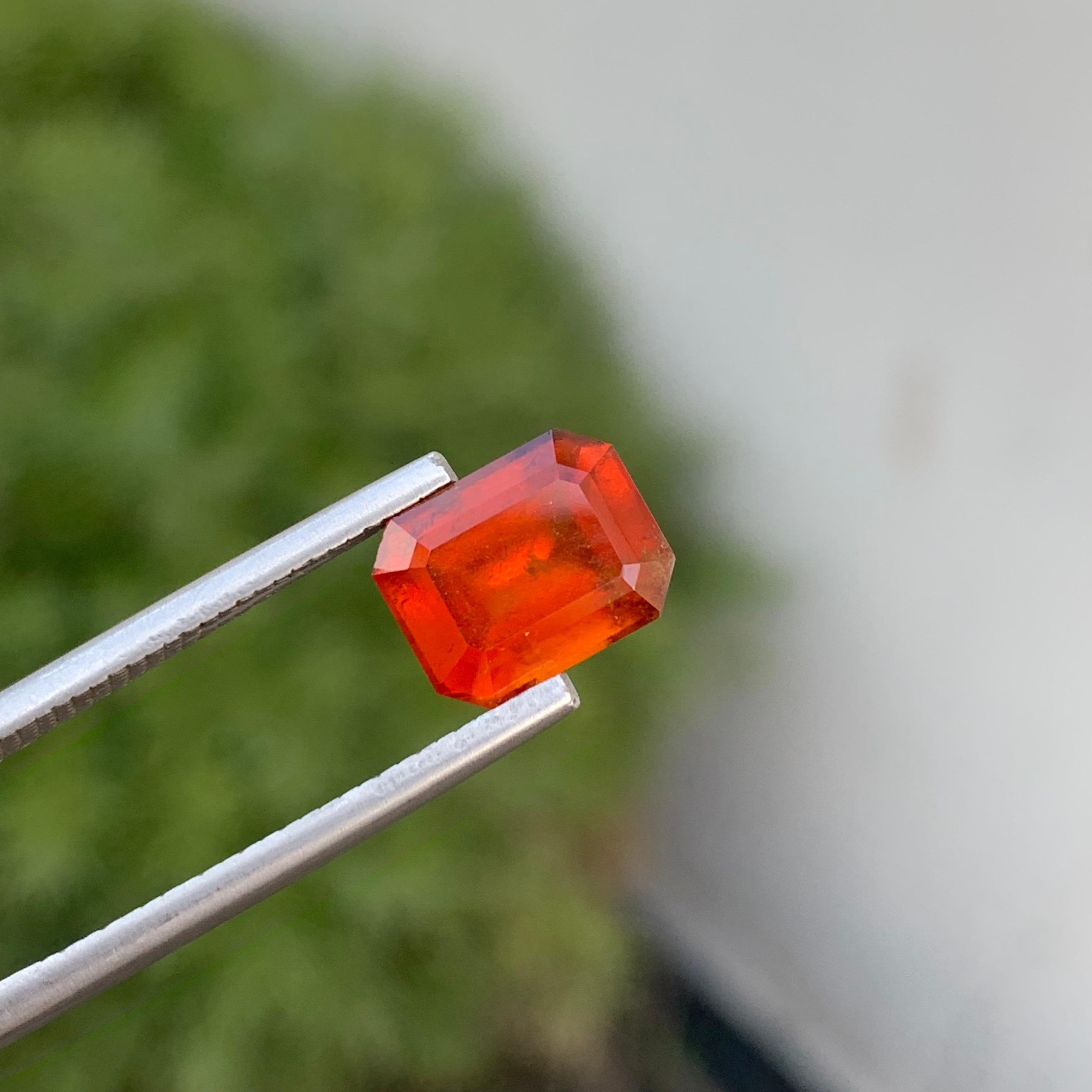 3.75 Carats Pretty Loose Hessonite Smoky Garnet Gem For Jewellery Making  For Sale 2