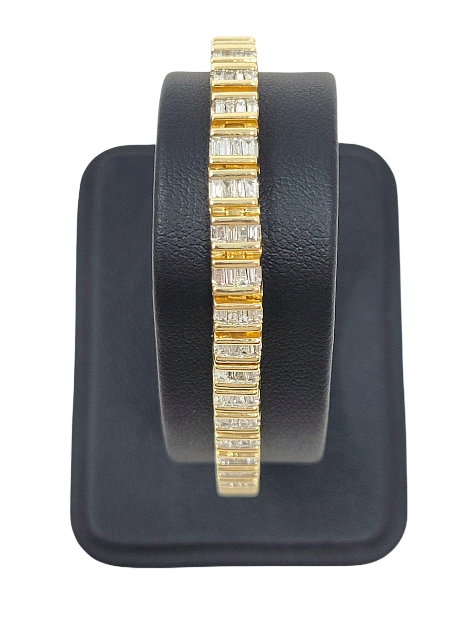 3.75 Carats Total Baguette Diamond 14 Karat Yellow Gold Bar Link Tennis Bracelet For Sale 3