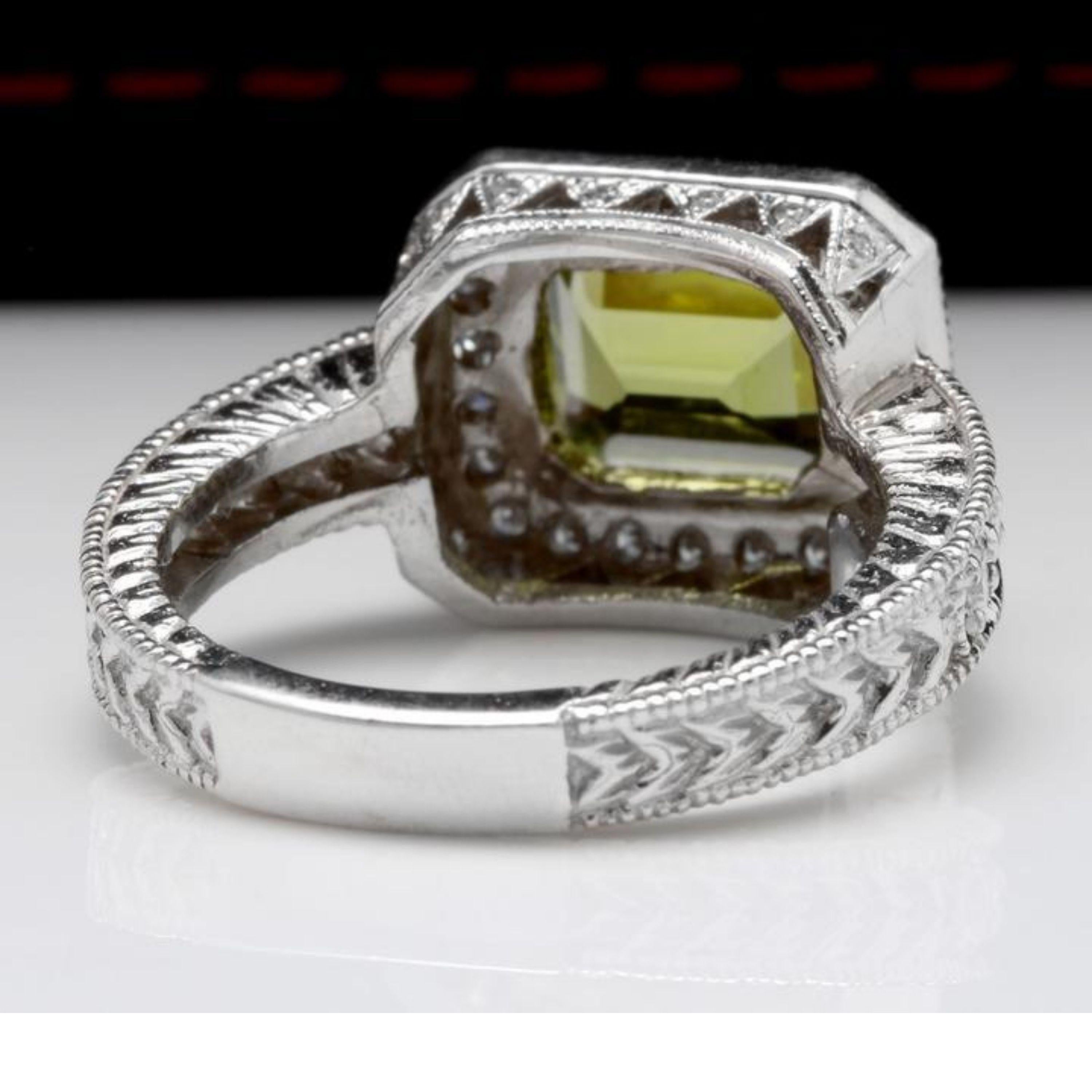 3.75 Ct Natural Very Nice Looking Peridot and Diamond 14K Solid White Gold Ring In New Condition For Sale In Los Angeles, CA