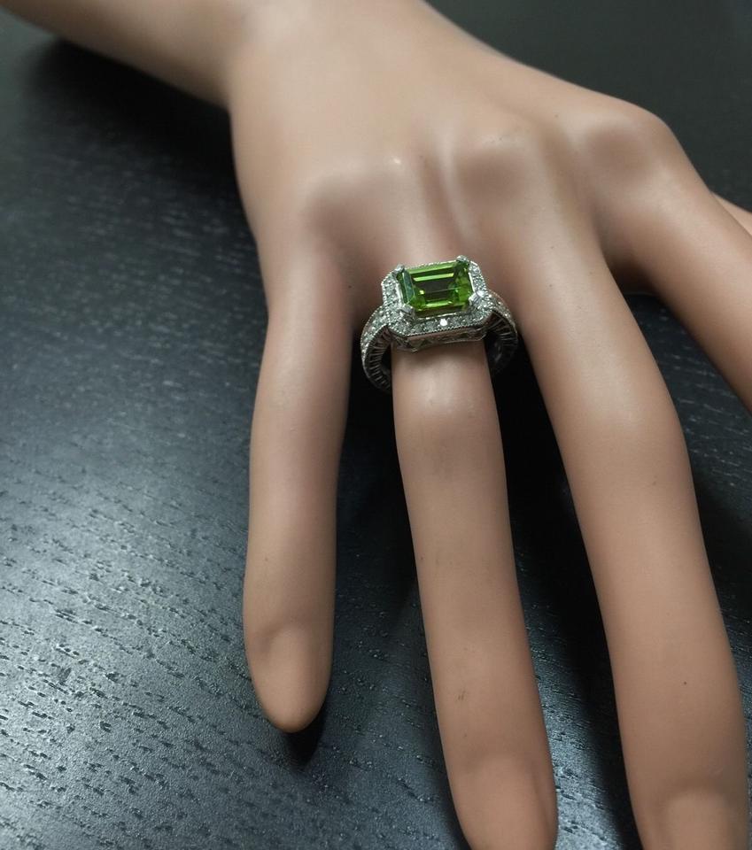 Women's 3.75 Ct Natural Very Nice Looking Peridot and Diamond 14K Solid White Gold Ring For Sale