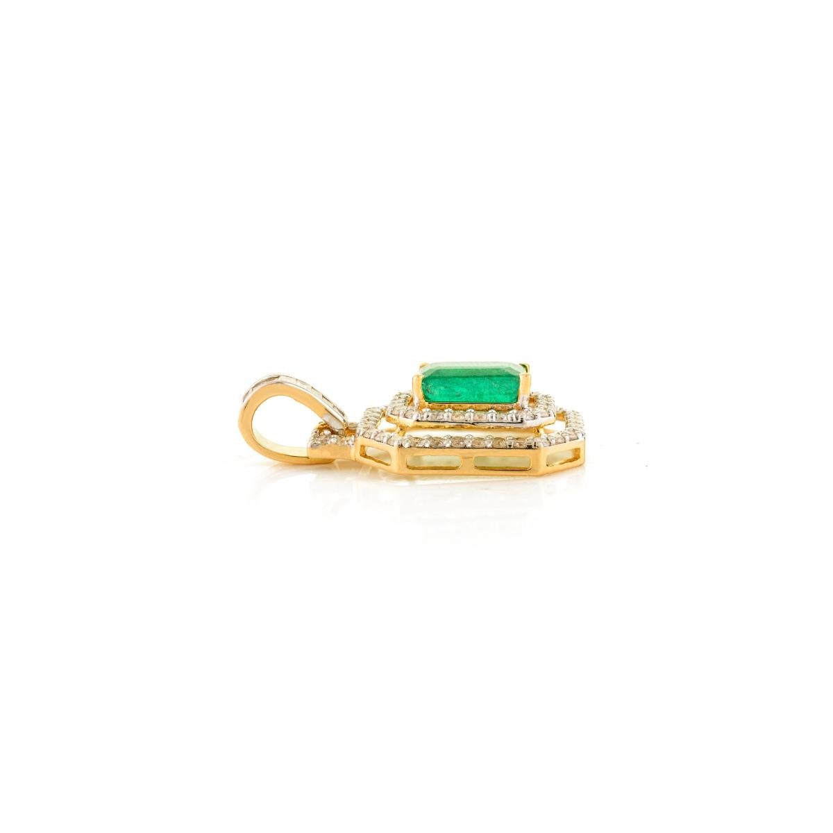 3.75 Ct. Pendentif Emeraude Octogonale avec Diamants en Or Jaune 18K Cadeau pour Elle en vente 2