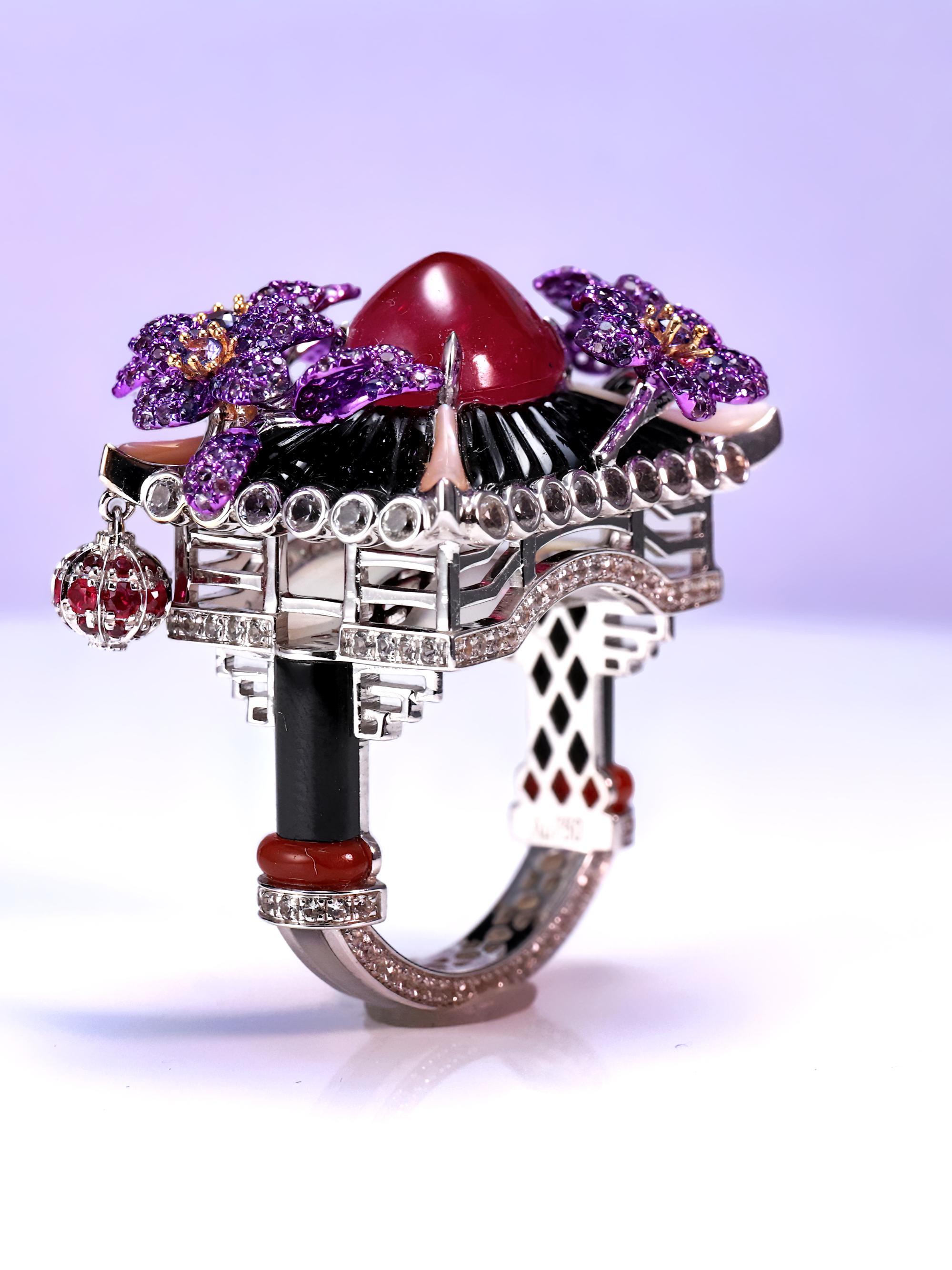 New Pavilion Luxury Ring with GRS certified for stone and IGI AIGS certified for jewelry.

Weight: 14.31 Gram 
Material: 18K gold
Main stone: 6.67 carat ruby unheated   
Side stone: natural diamond , sapphire, Agate, Fritillaria
Size Ring: 55mm （ HK