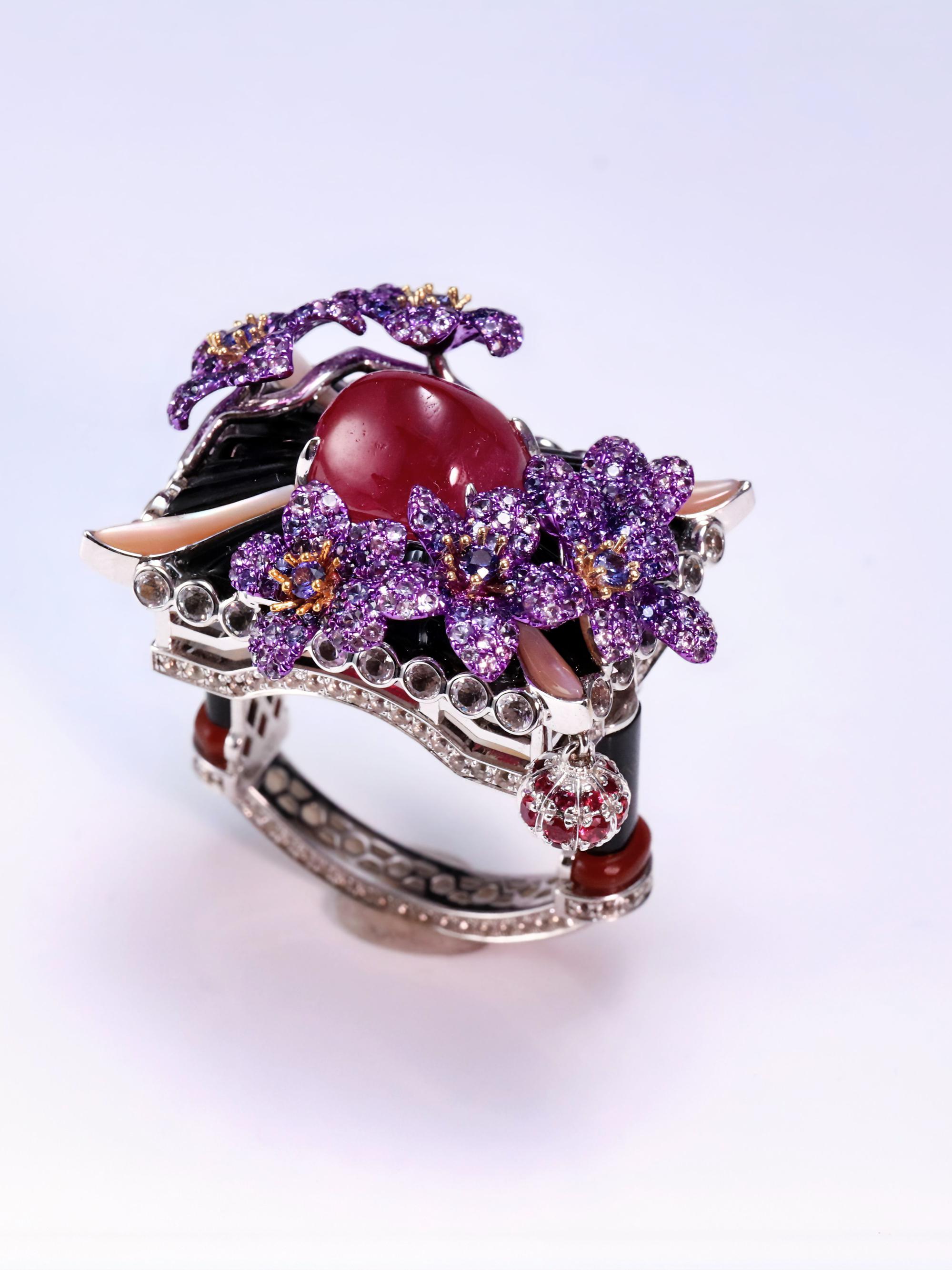 Pavilion Luxury Ring High End 6.67ct Ruby Unheat Burma Unique jewelry 18K Gold For Sale 1