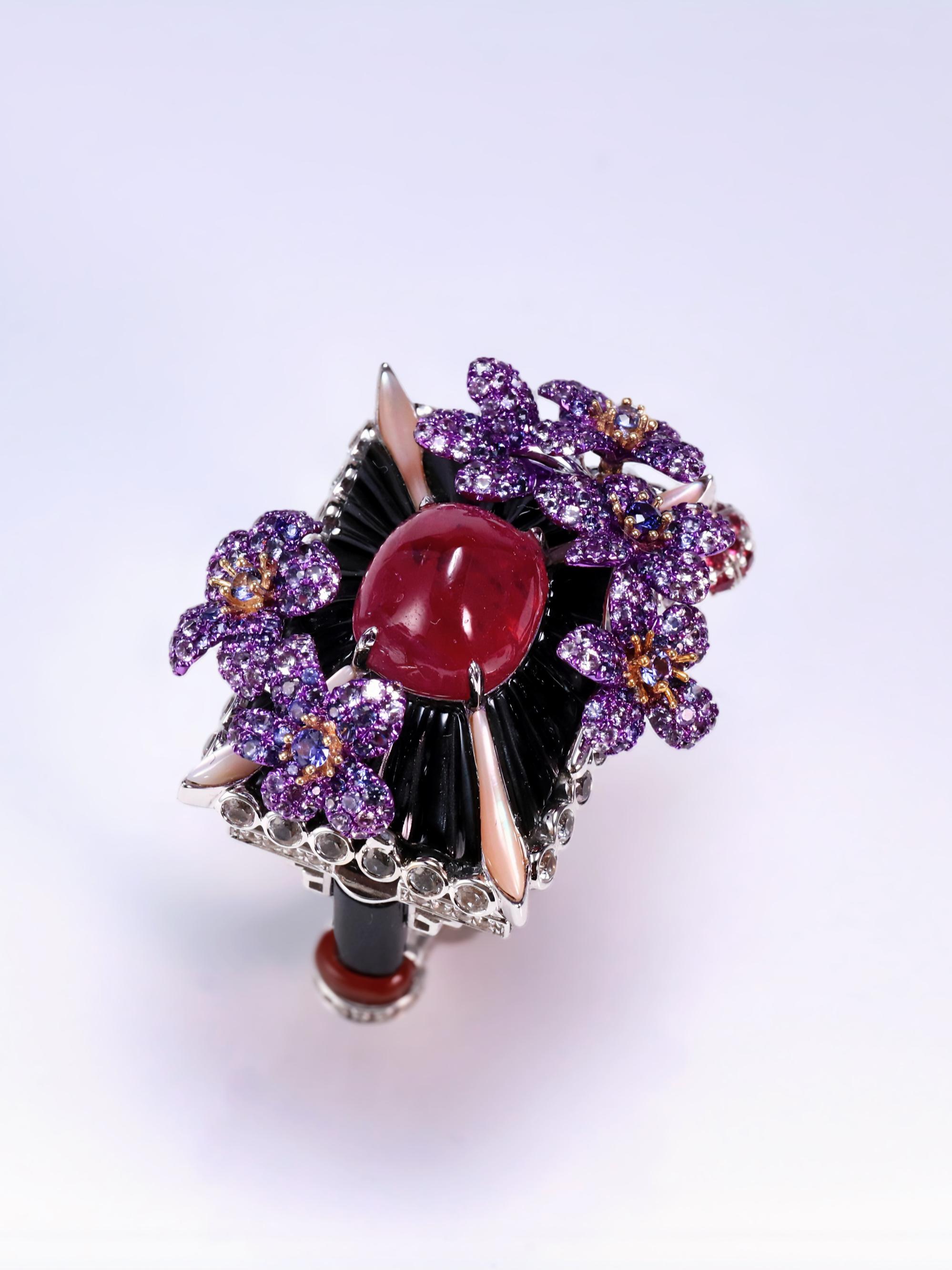 Pavilion Luxury Ring High End 6.67ct Ruby Unheat Burma Unique jewelry 18K Gold For Sale 2