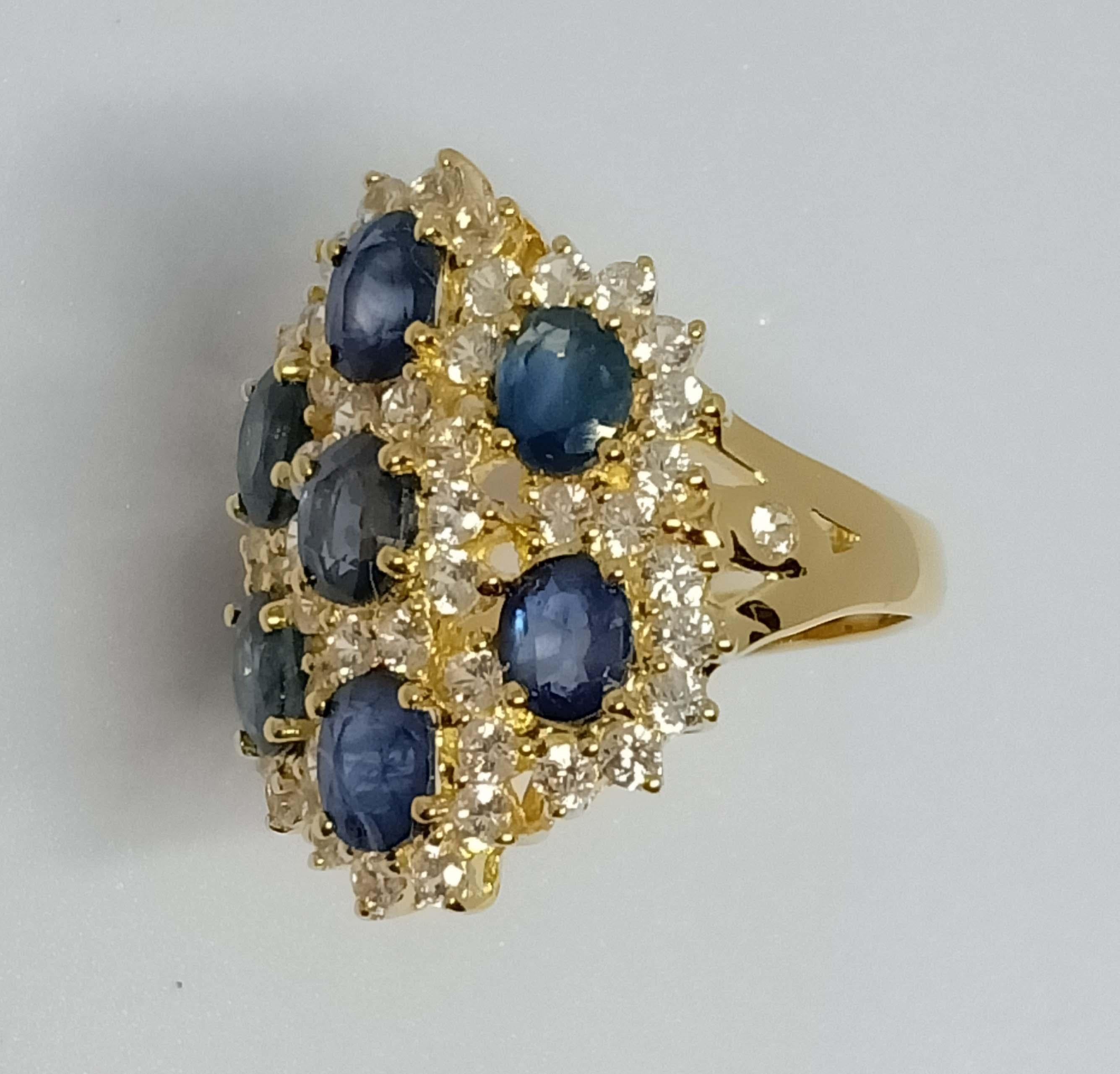 Vittoriano 3,75cts. Anello con zaffiro blu.Argento 925 placcato oro 18 carati in vendita