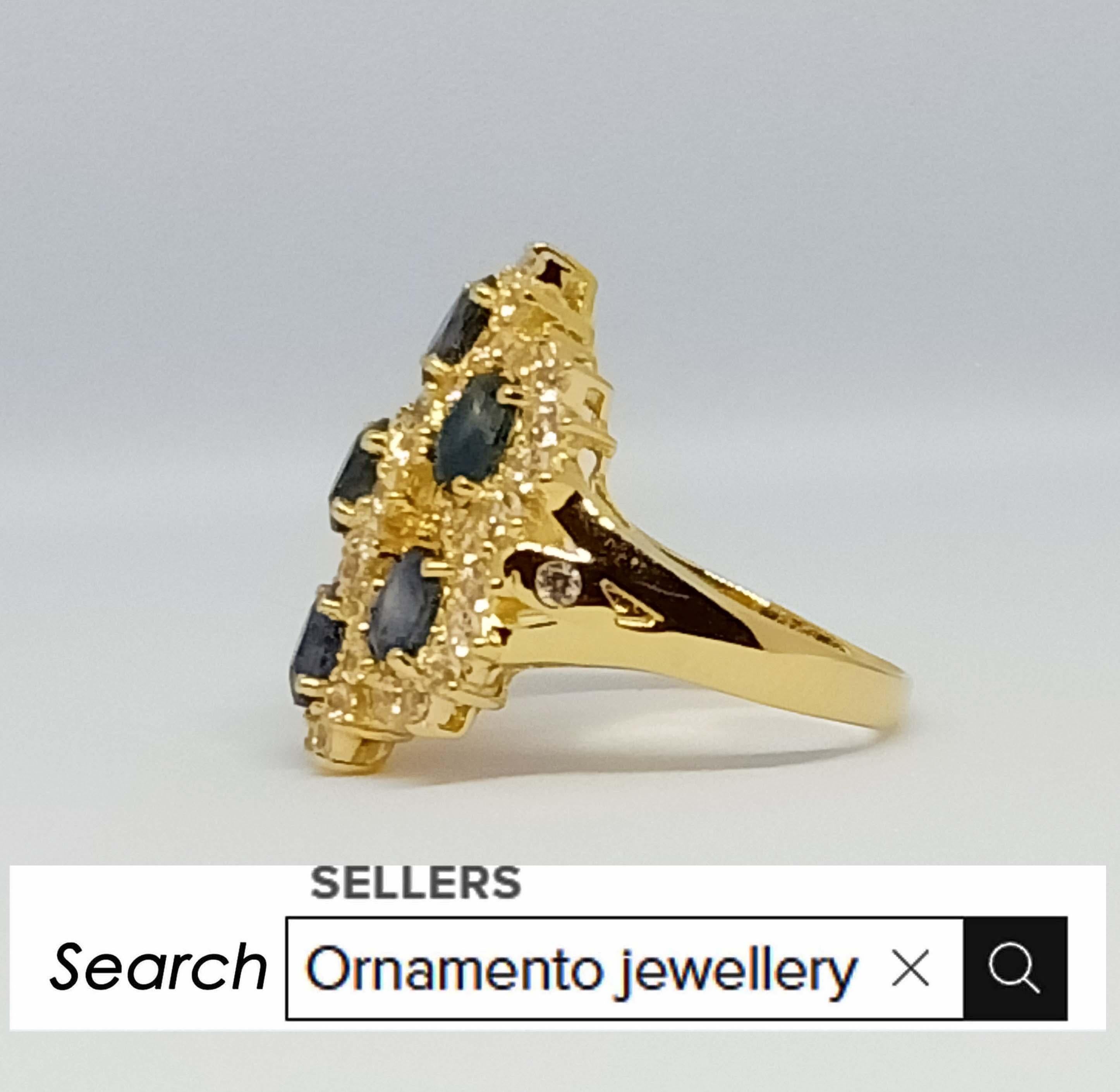 Taglio ovale 3,75cts. Anello con zaffiro blu.Argento 925 placcato oro 18 carati in vendita