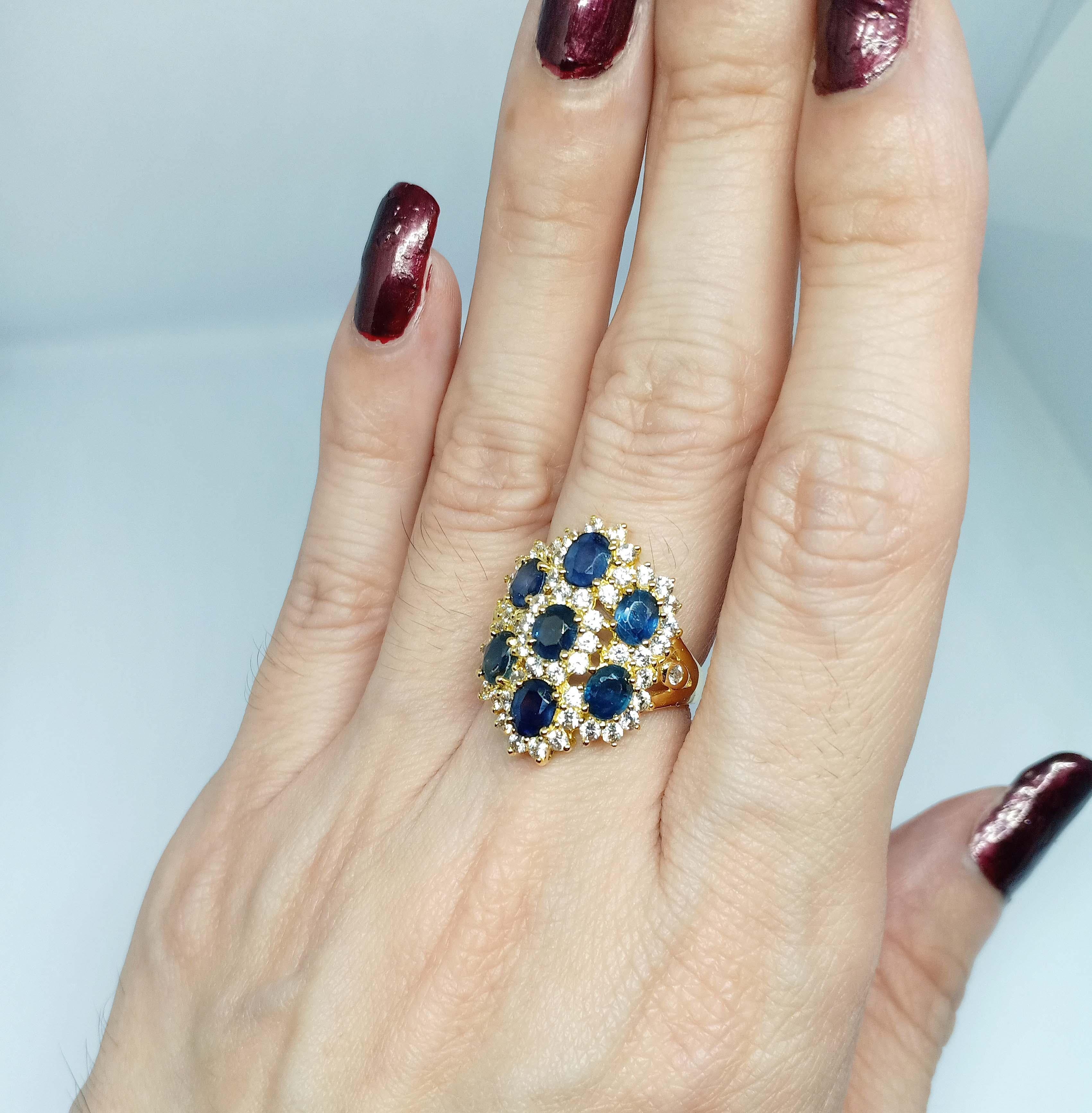 3,75cts. Anello con zaffiro blu.Argento 925 placcato oro 18 carati in vendita 3