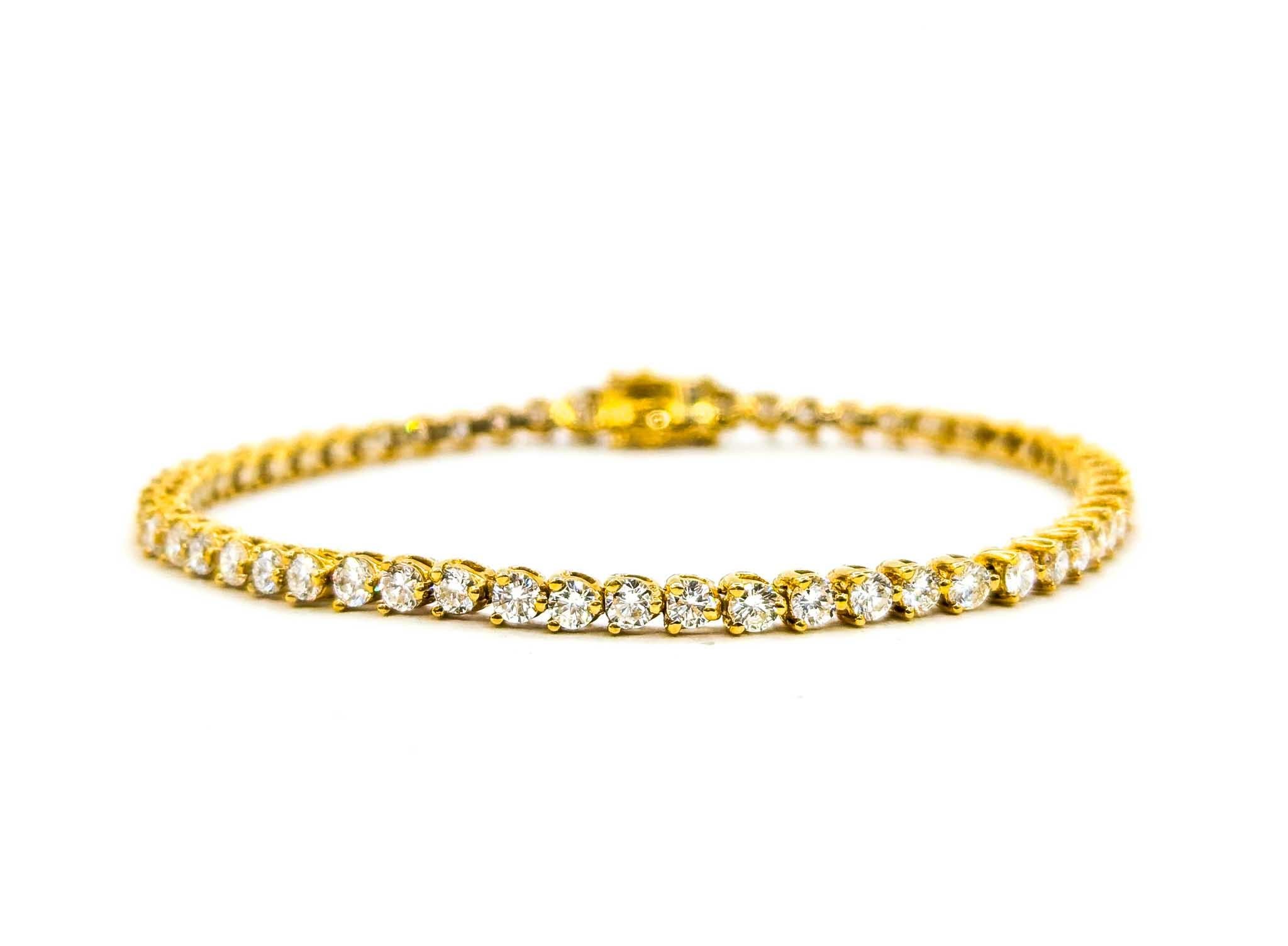 3.75ctw Diamond Tennis Bracelet in 18k Yellow Gold For Sale 4
