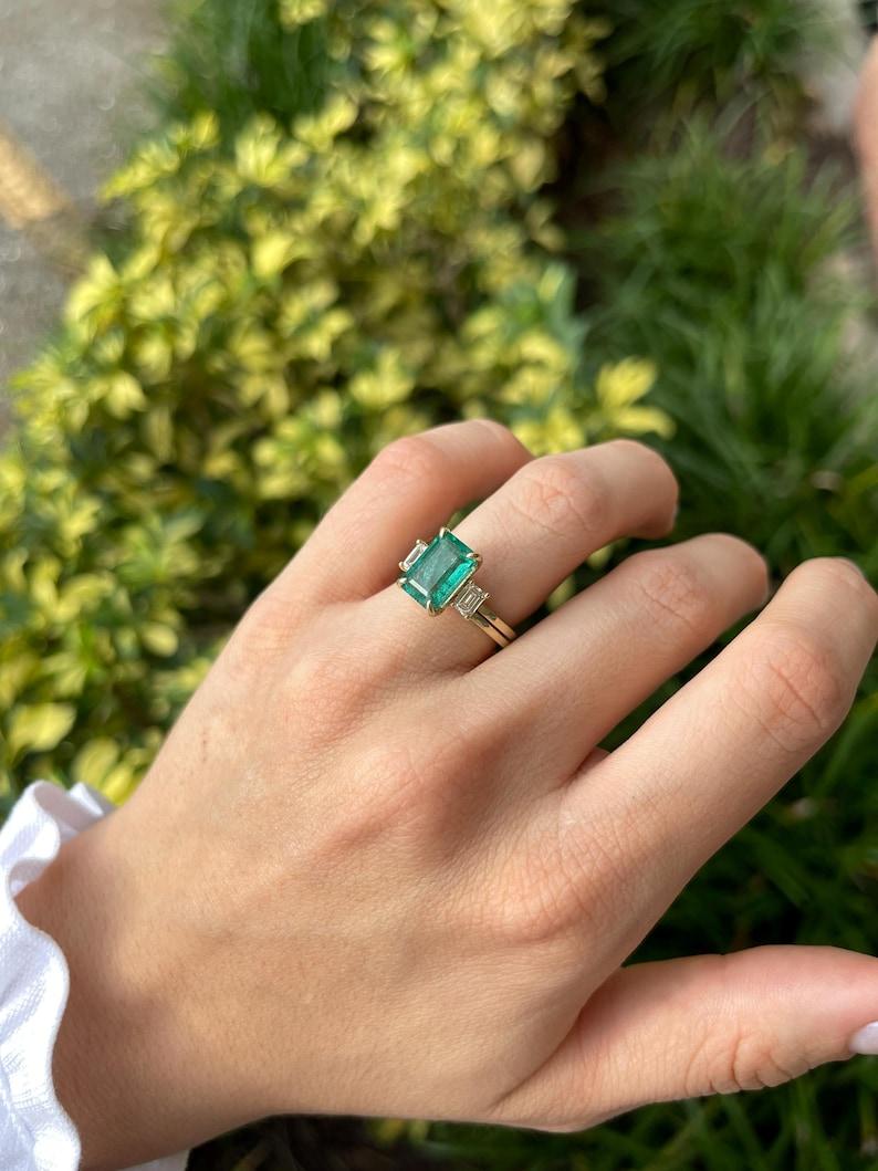3.75tcw 14K Emerald & Diamond 2-in-1 Three-Stone Convertible Solitaire Ring For Sale 2