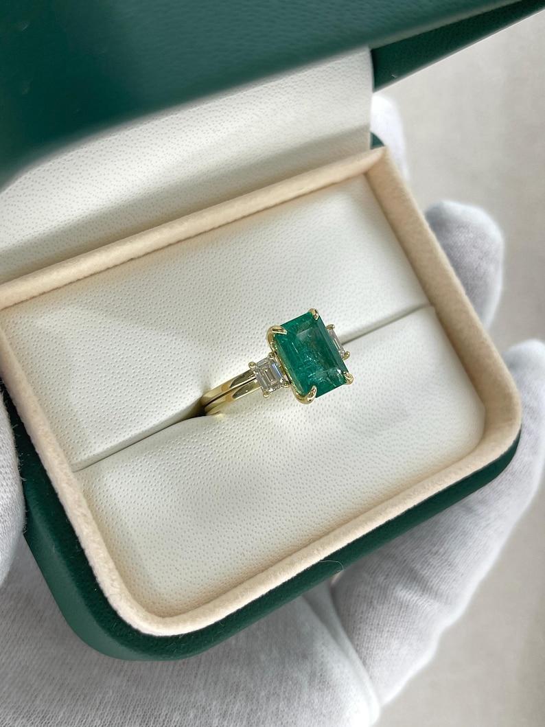 3.75tcw 14K Emerald & Diamond 2-in-1 Three-Stone Convertible Solitaire Ring For Sale 3