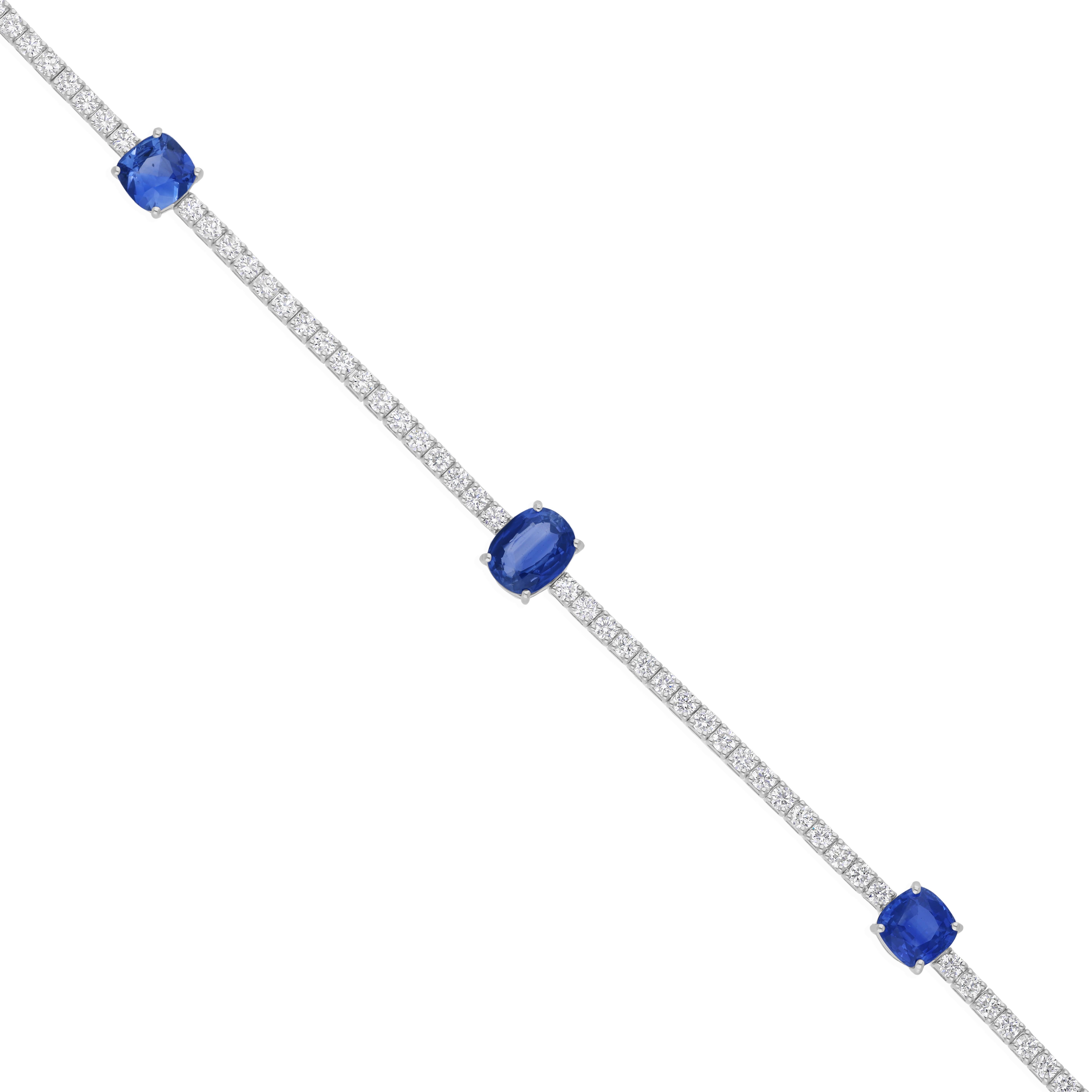 Oval Cut 3.76 Carat Blue Sapphire 2.38 Carat SI/H Diamond 18 Karat White Gold Bracelet For Sale