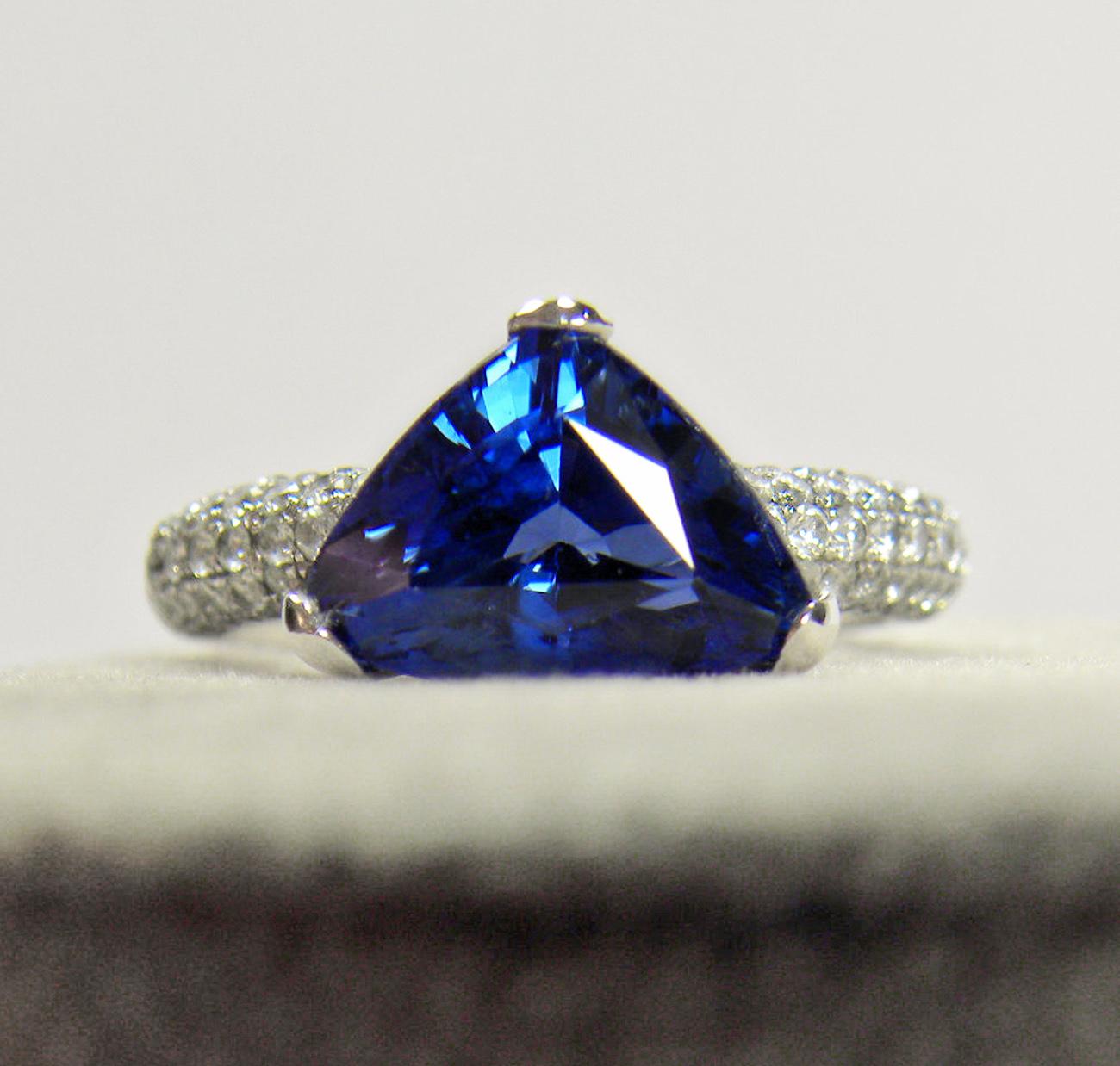 3.76 Carat Sapphire Diamond Engagement Ring 18 Karat White Gold For Sale 3