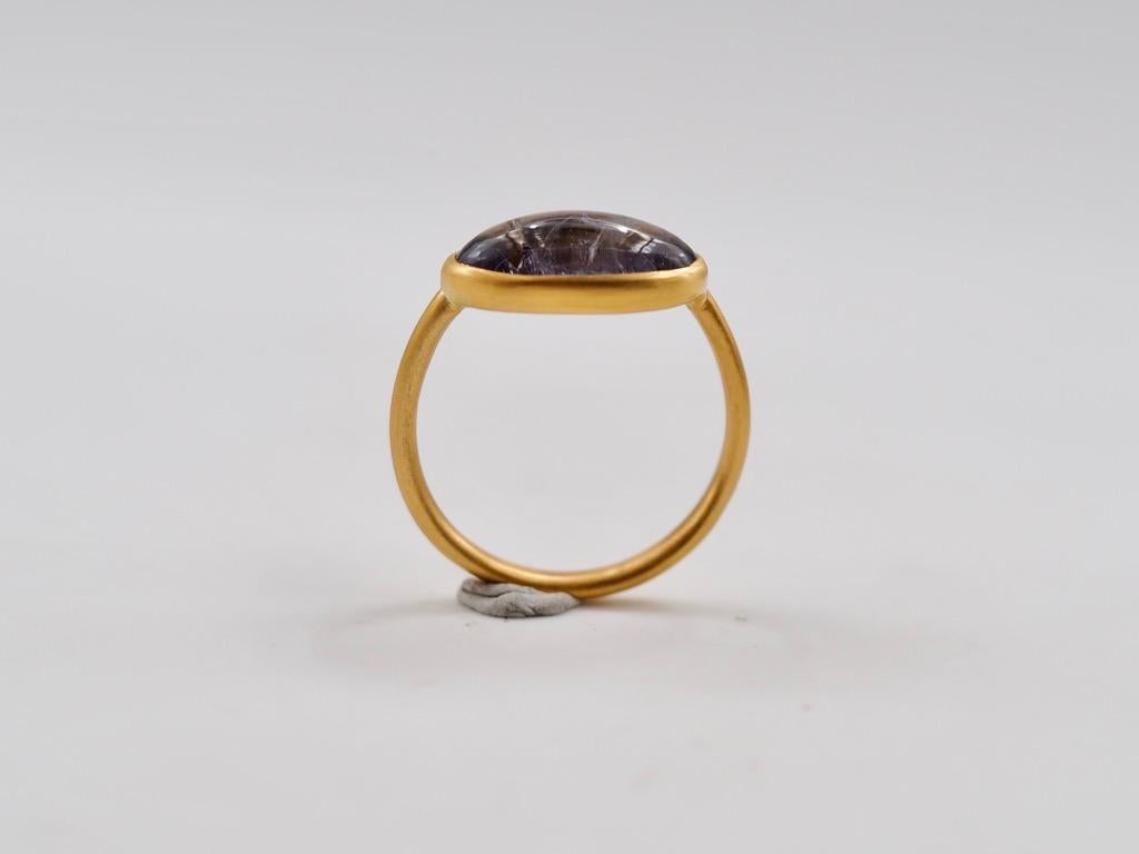3,76 Karat Grauer Turmalin Oval Cabochon 22 Karat Gold Handgefertigter Cluster Ring im Zustand „Neu“ im Angebot in Paris, Paris