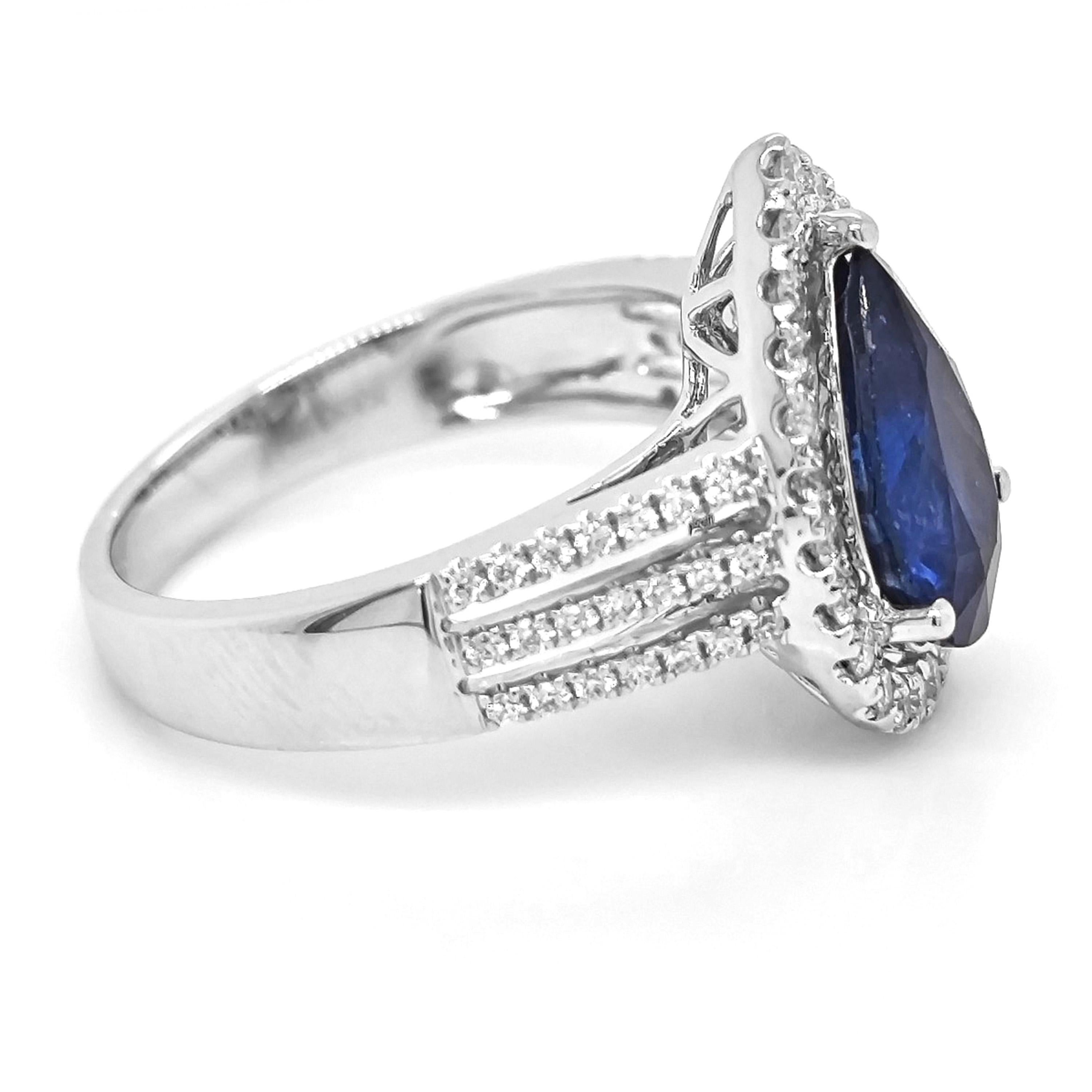 1 Sapphire Gemstone: 3.3 Carats
86 White Diamonds: 0.43 Carats
Metal: 18K White Gold, 5.90 Grams
