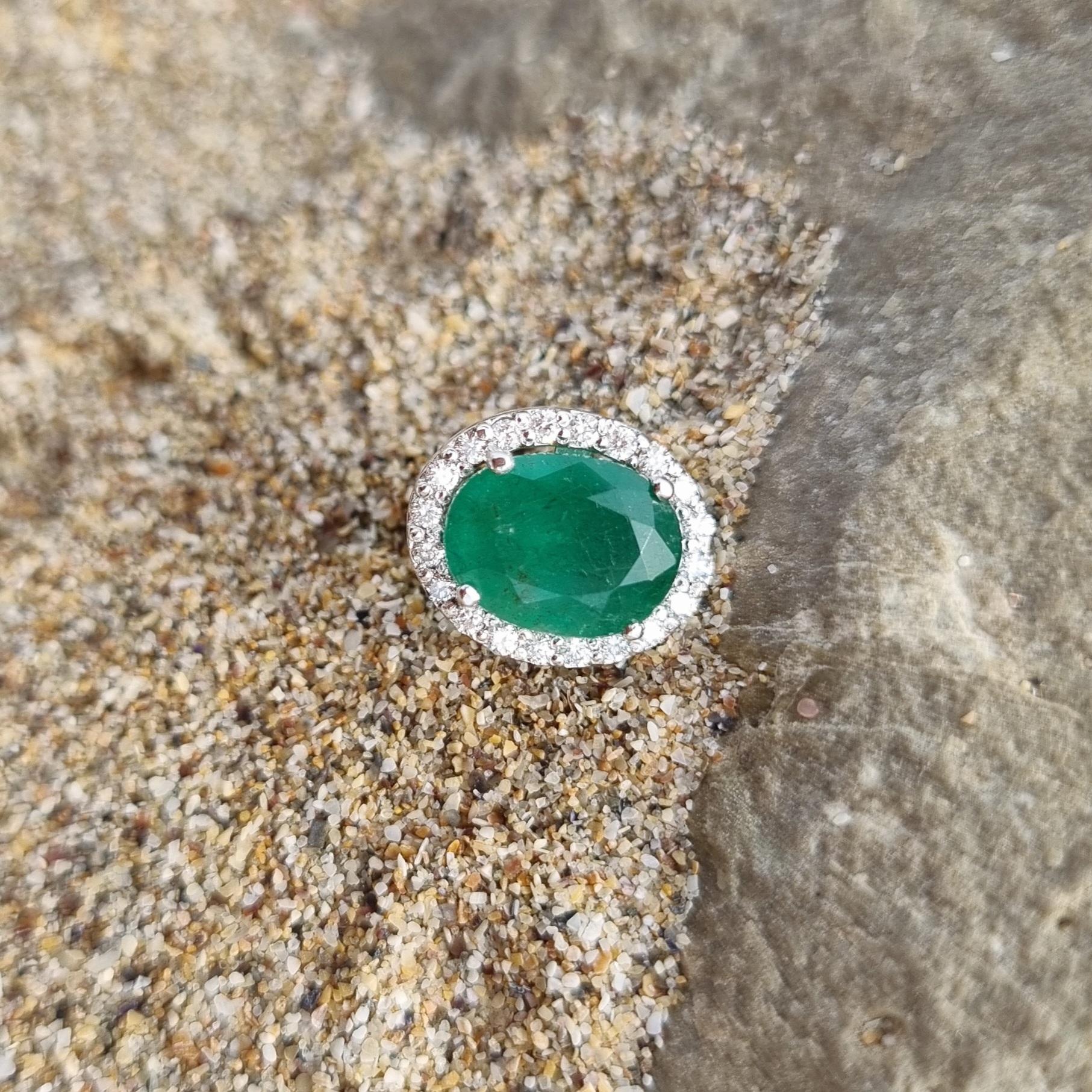 3.76 Halo Emerald and Diamonds Stud Earrings For Sale 1