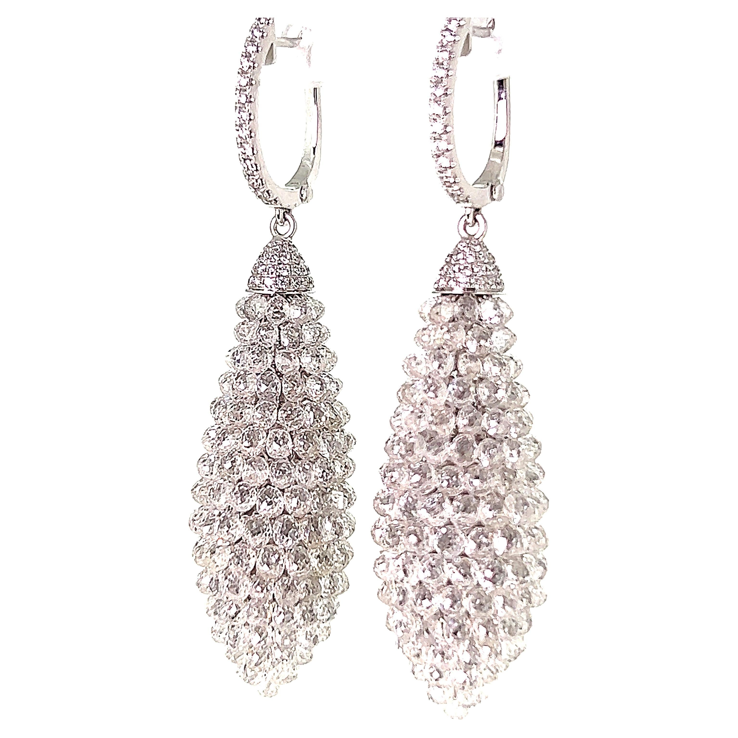 Boucles d'oreilles en or blanc 18 carats avec diamants en forme de briolette de 37,61 carats
