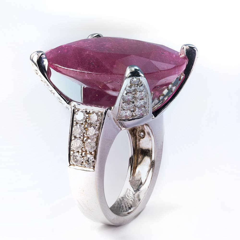 Contemporary 37.66 Carat Ruby and Diamond 18 Karat White Gold Cocktail Ring For Sale