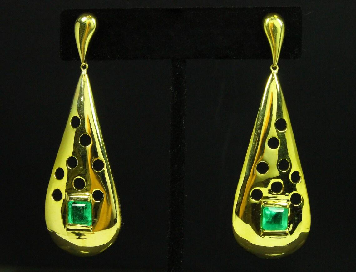 3.76ct Natural Square Cut Emerald Dangle Earrings 14K Yellow Gold Drop Earrings In New Condition For Sale In Jupiter, FL