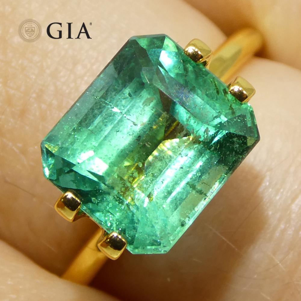 Taille octogone 3.76ct Octagonal/Emerald Cut Green Emerald GIA Certified Zambia (F1) en vente