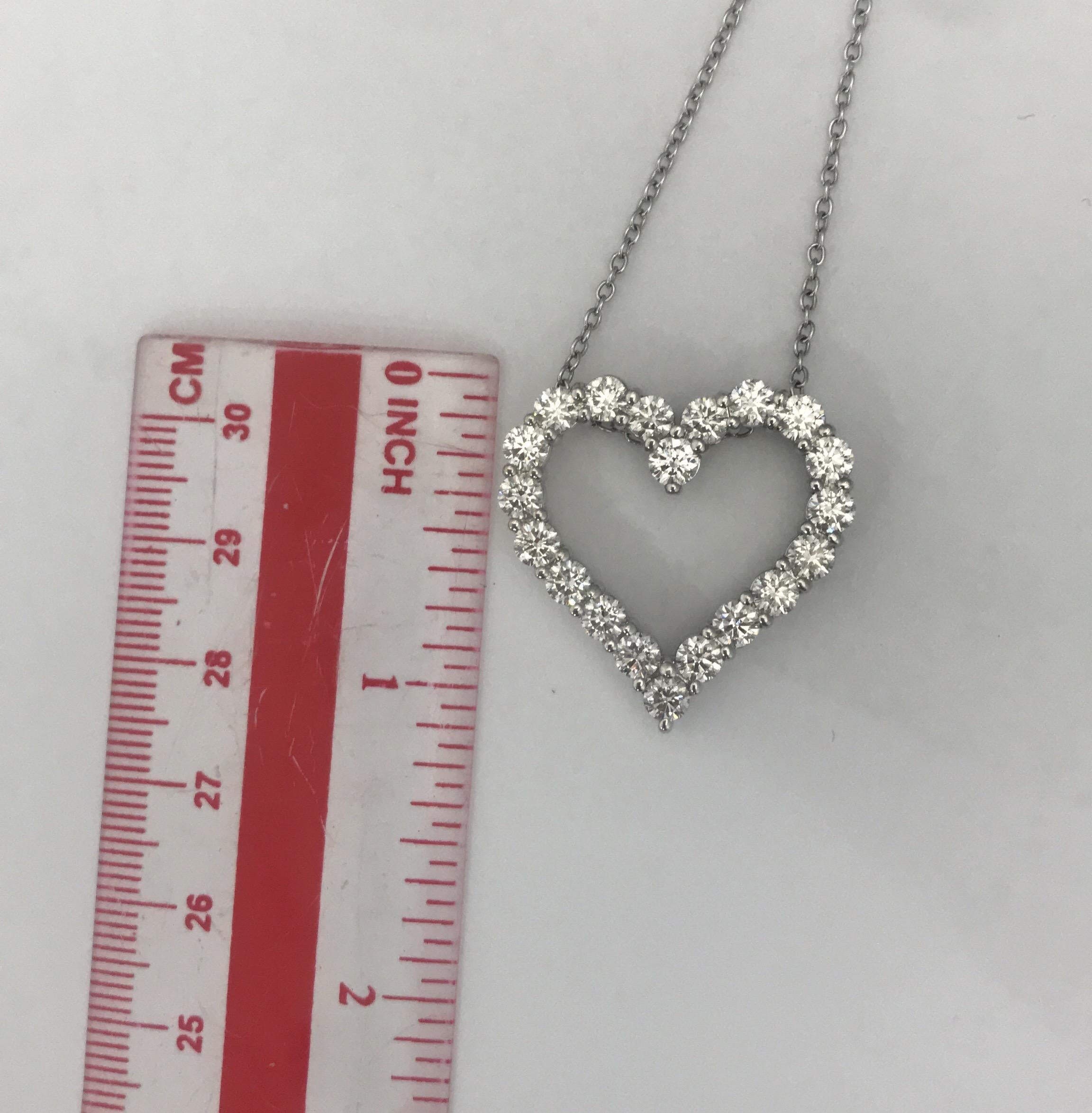 3.77 Carat Diamonds Gold Heart Pendant Necklace In New Condition In New York, NY