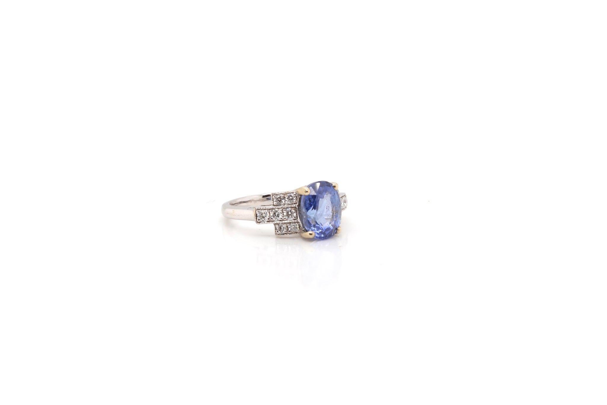 Ring mit 3,77 Karat Ceylon-Saphir und Diamanten (Ovalschliff) im Angebot
