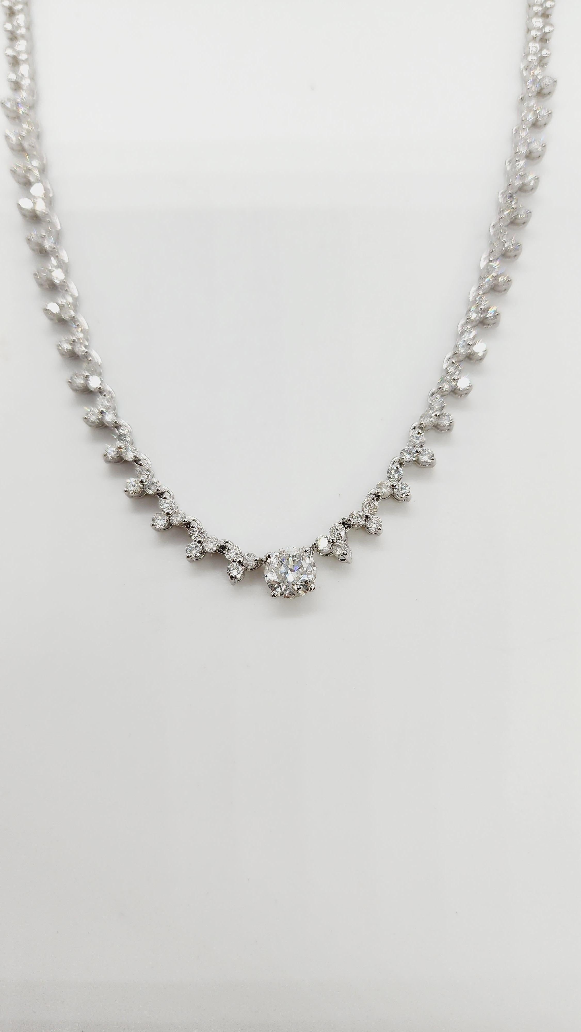 3.77 Carats Diamond Flower Shape White Gold Necklace 14 Karat 16'' In New Condition For Sale In Great Neck, NY