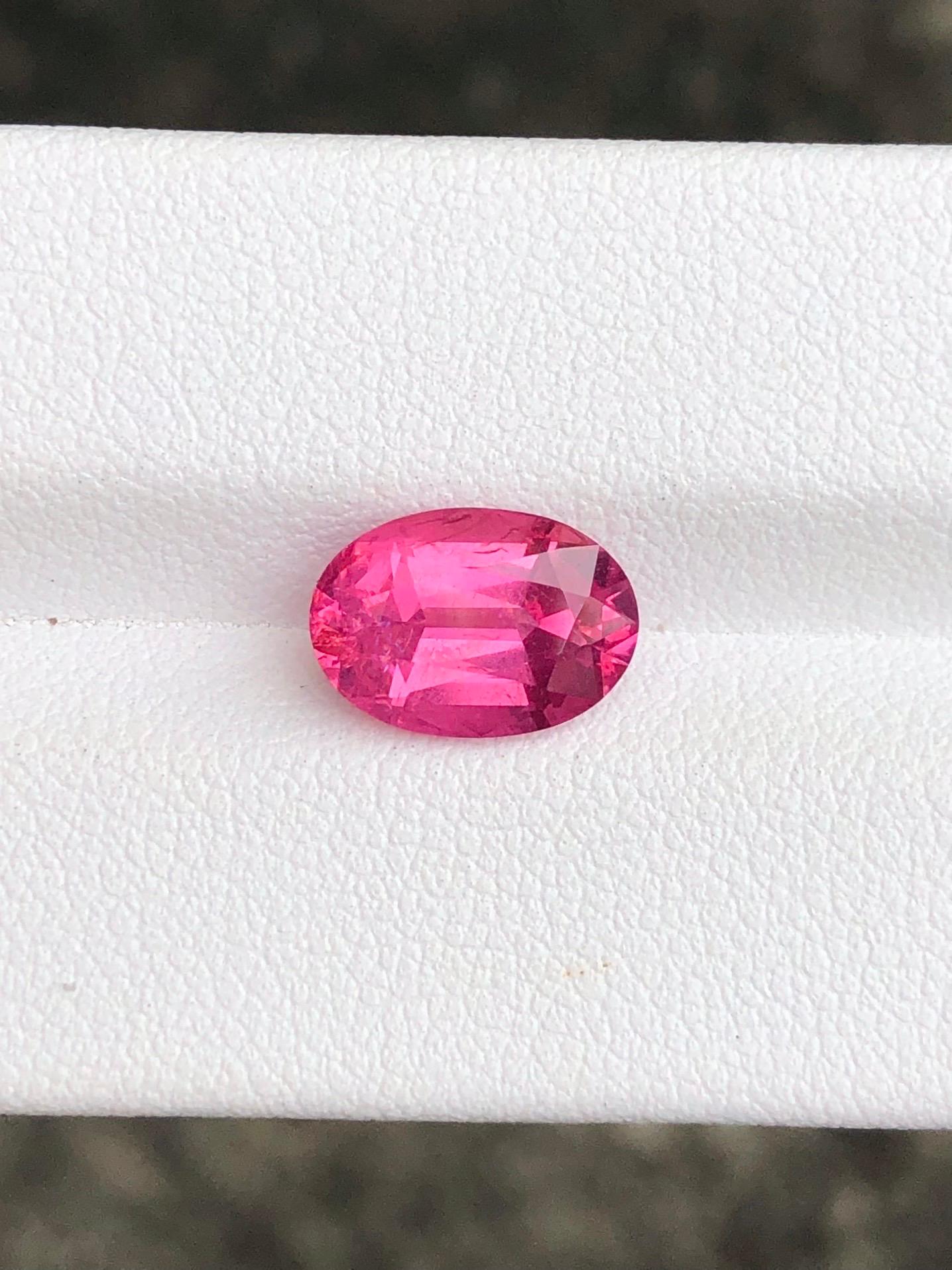 Femenino o masculino 3.77 Ct Espinela Natural color rosa caliente ojo limpio calidad Tanzania Gema en venta