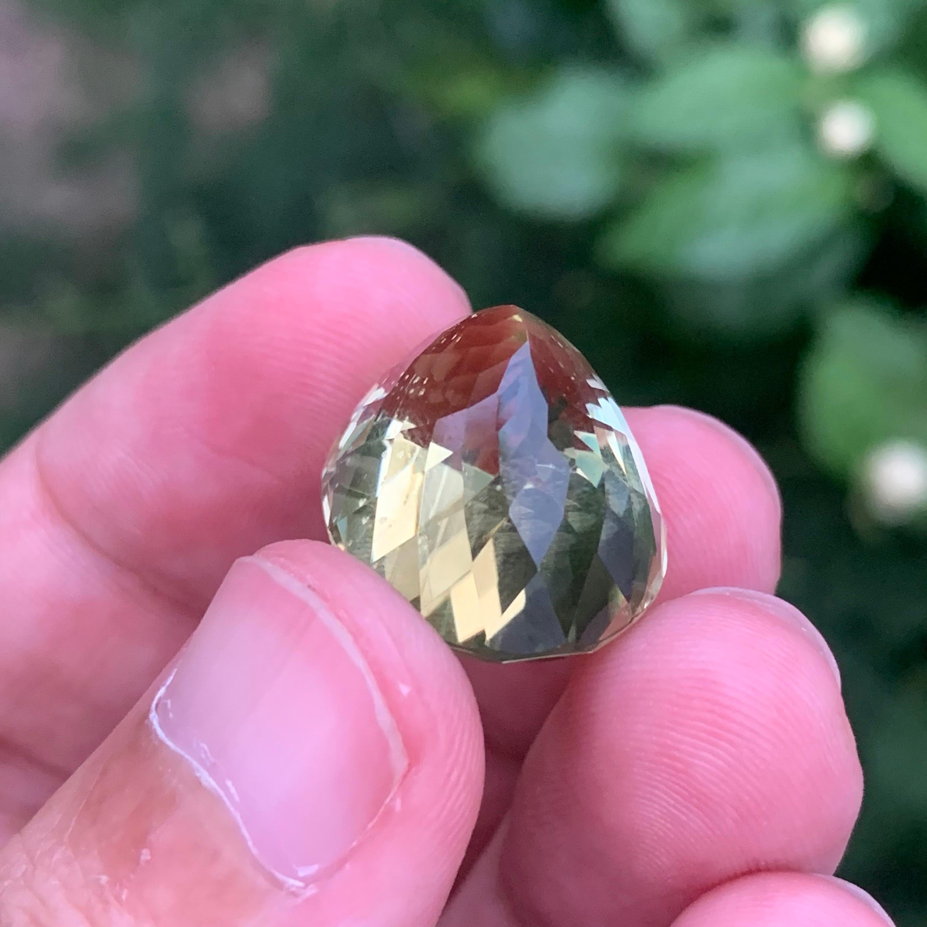 37.70 Carat Natural Loose Yellow Kunzite Oval Shape Gemstone In New Condition For Sale In Peshawar, PK