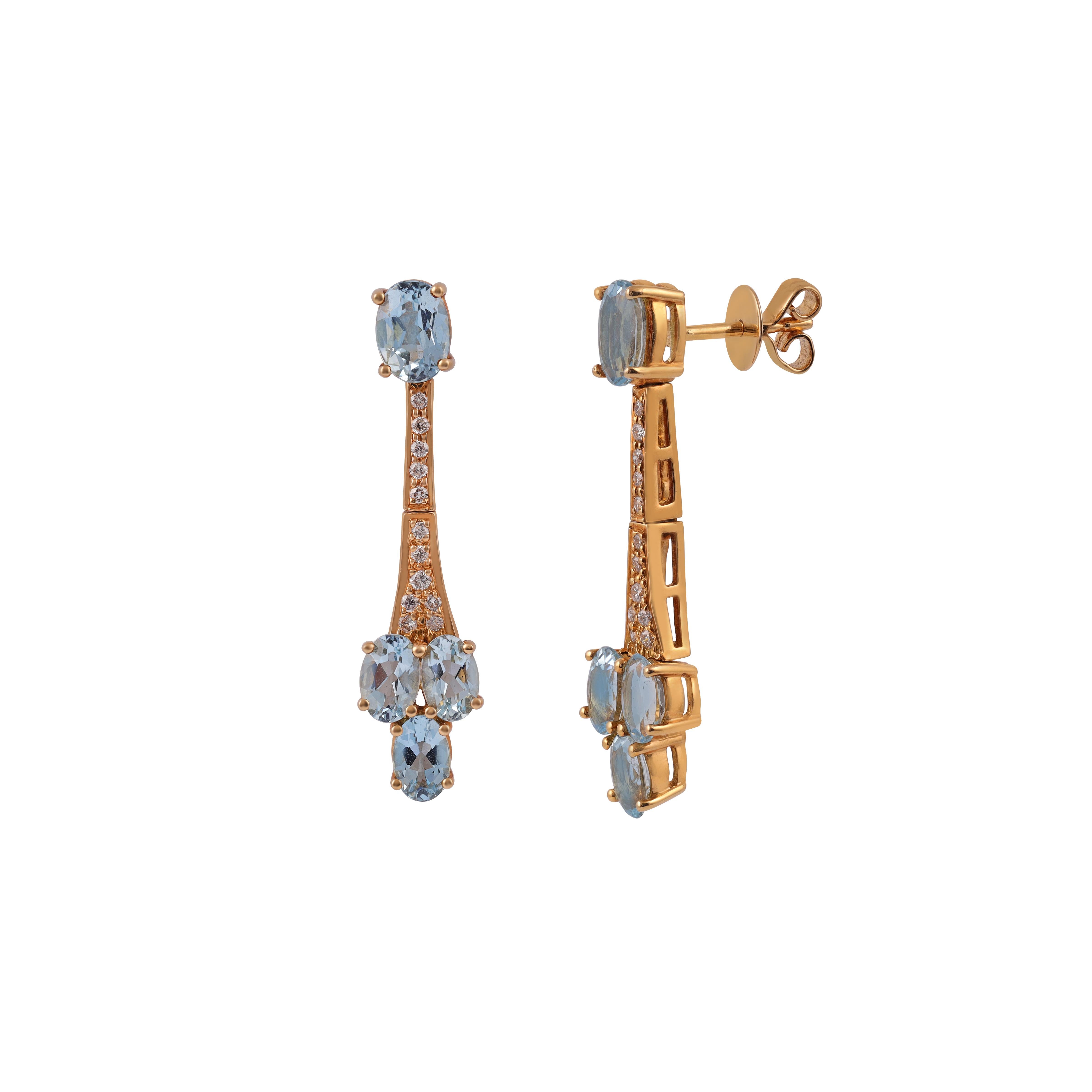 Contemporary 3.78 Carat Aquamarine & Diamonds Earrings in 18k Gold For Sale