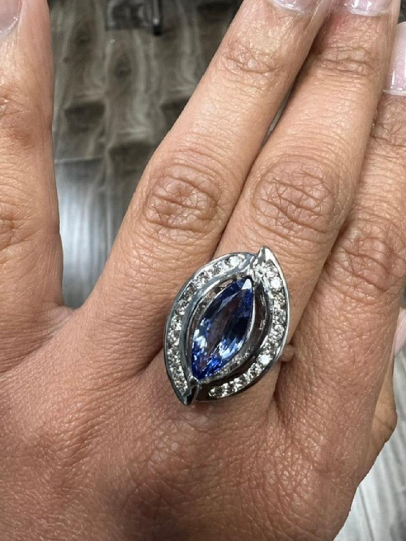 3,78 Karat Blauer Saphir Diamant 18 Karat Weißgold Cocktail Ring im Angebot 1