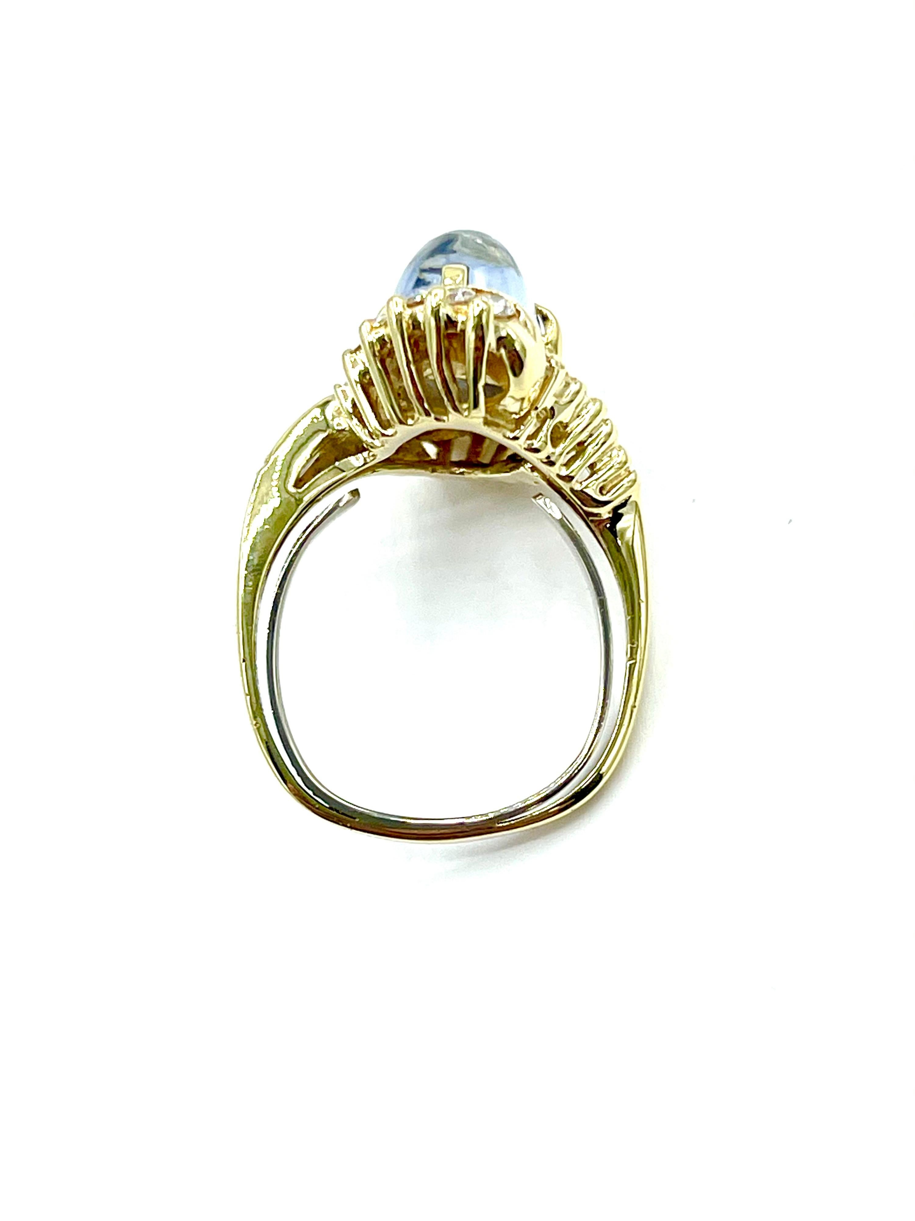 3.78 Carat Cabochon Sapphire and Diamond Yellow Gold Ring For Sale 1