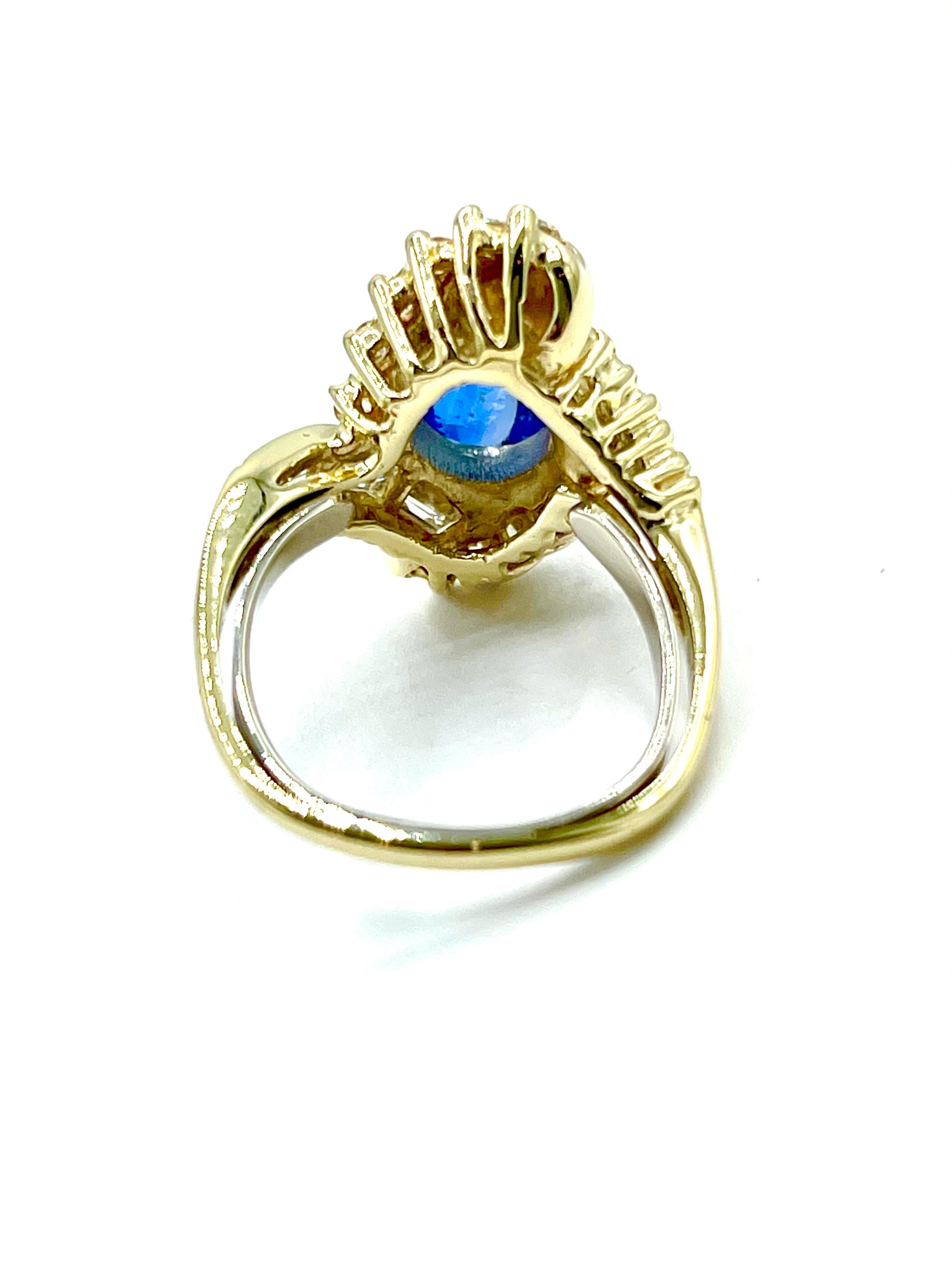 3.78 Carat Cabochon Sapphire and Diamond Yellow Gold Ring For Sale 2