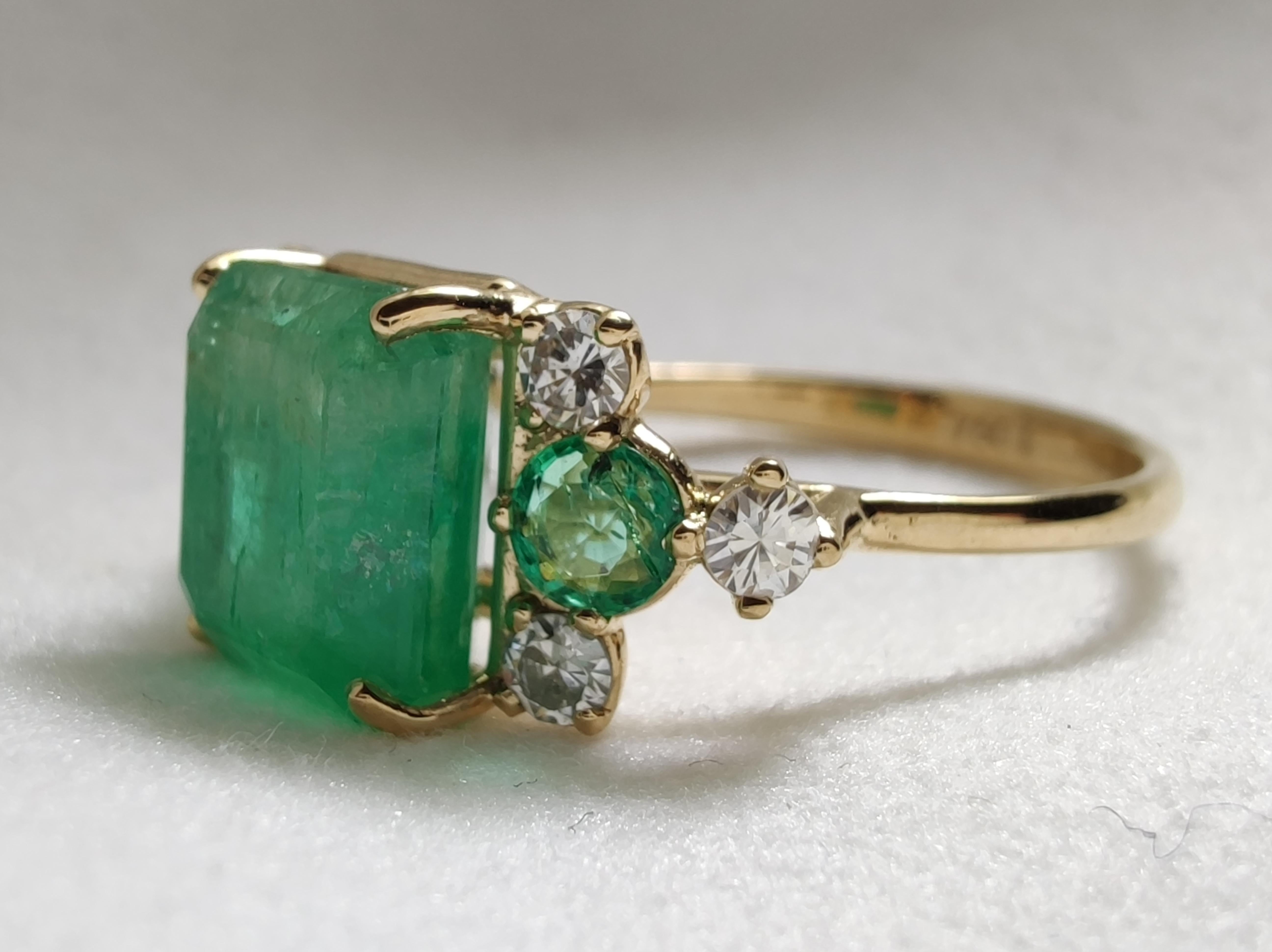 Women's 3.78 Carat Natural Emerald - Diamond - 18 Karat Solid Yellow Gold  Cocktail Ring