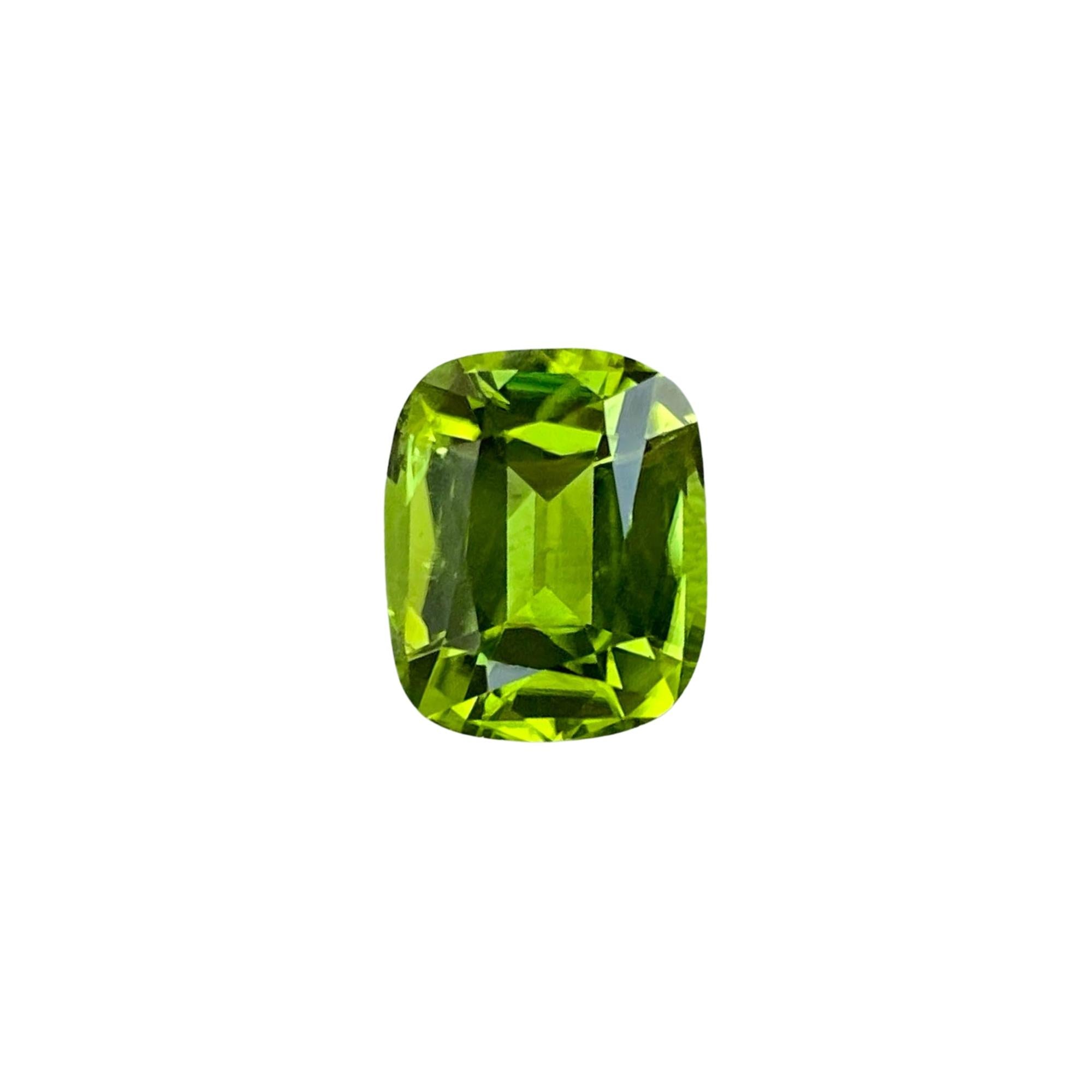 3.78 carats Green Peridot Stone Cushion Cut Natural Pakistani Gemstone For Sale 4