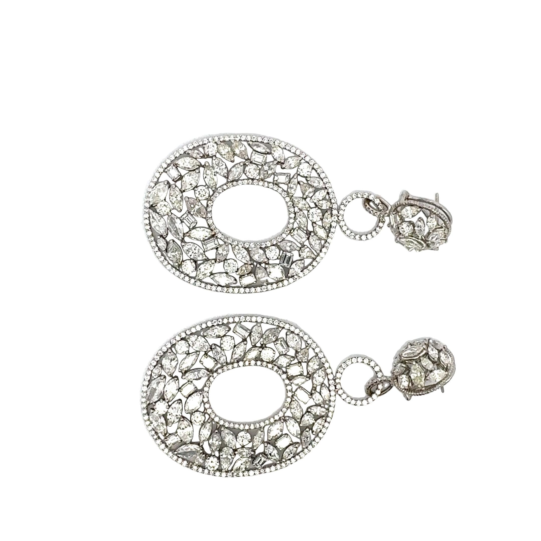 Taglio rotondo Orecchini pendenti in oro bianco 18 carati con diamante da 37,82 carati in vendita