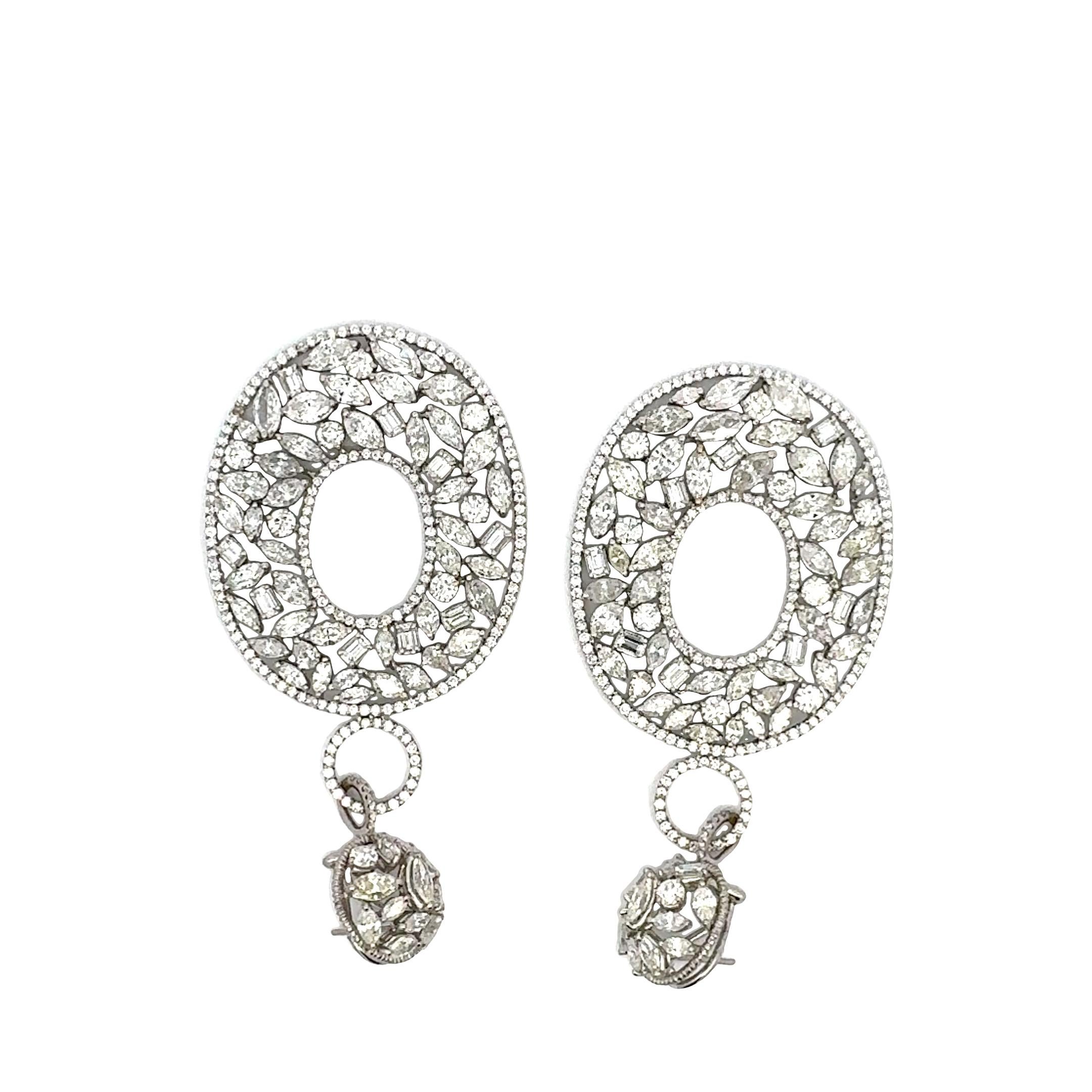 Orecchini pendenti in oro bianco 18 carati con diamante da 37,82 carati In condizioni Nuovo in vendita a New York, NY
