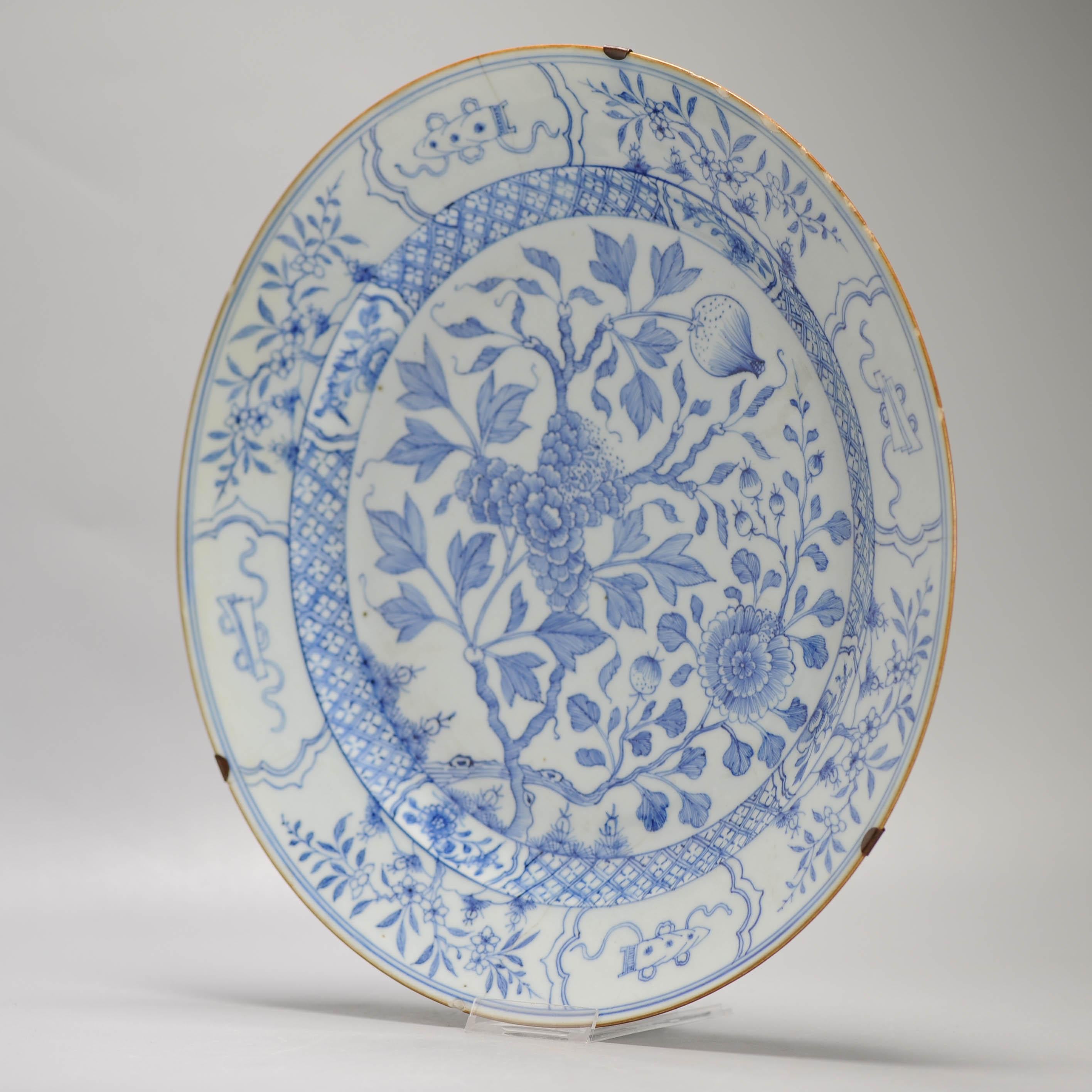 37.8CM Yongzheng Antique Chinese Porcelain Plate with a Pencilled Floral Scene In Good Condition For Sale In Amsterdam, Noord Holland