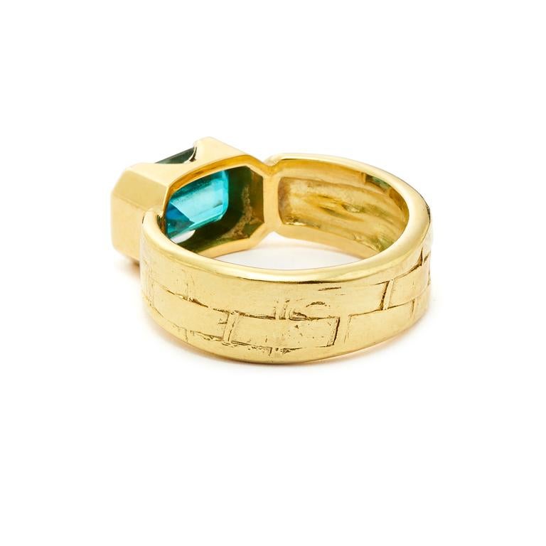 Contemporary Susan Lister Locke 3.79 Carat Fine Blue Zircon Ring set in 18 Karat Gold  For Sale