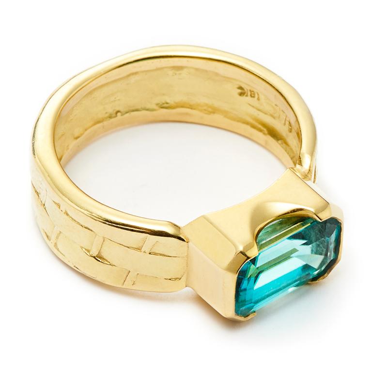 Women's Susan Lister Locke 3.79 Carat Fine Blue Zircon Ring set in 18 Karat Gold  For Sale