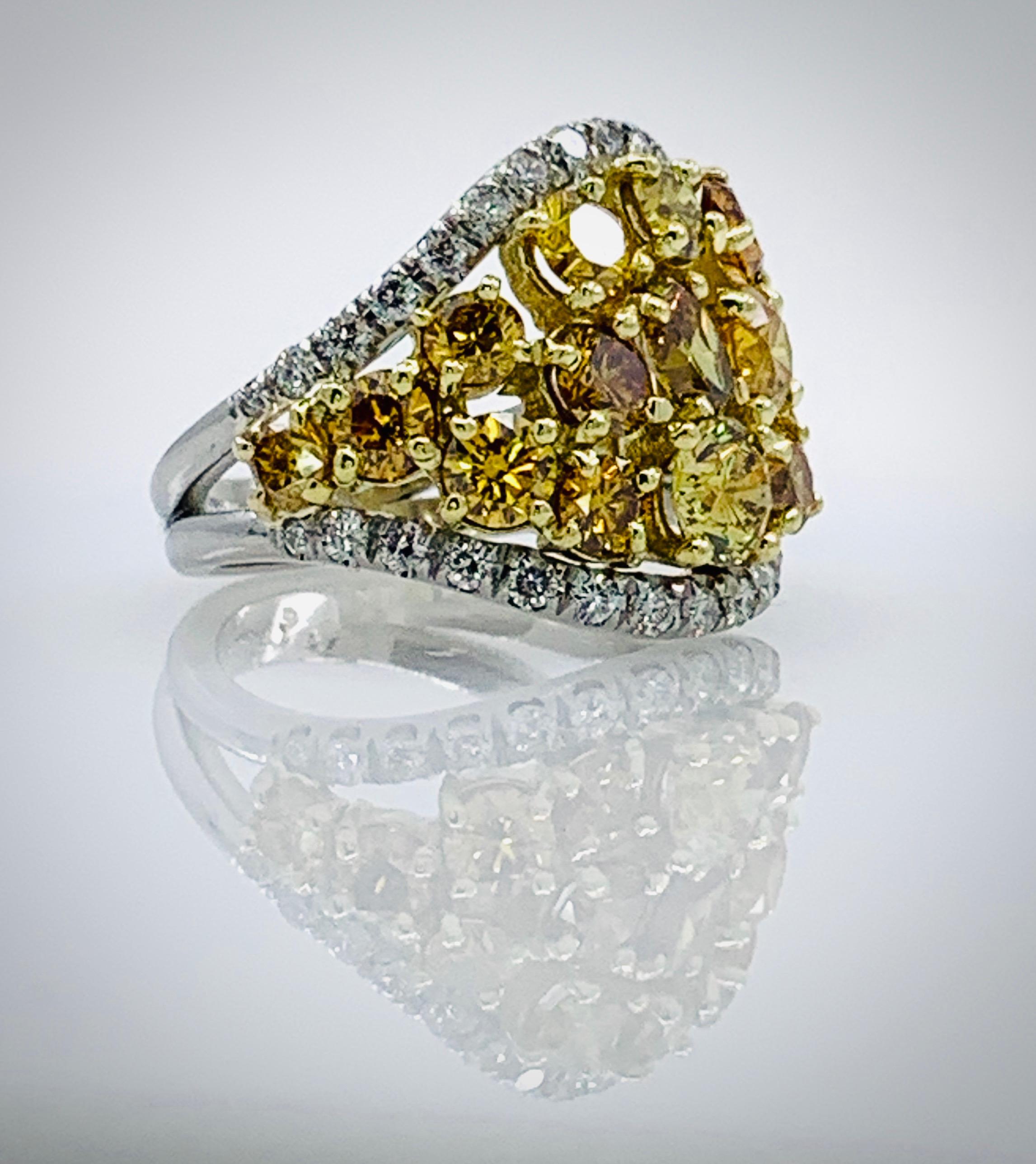 4.6 Carat Natural Yellow Diamond Shield Ring in Platinum and 18 Karat Yellow Gol For Sale 2