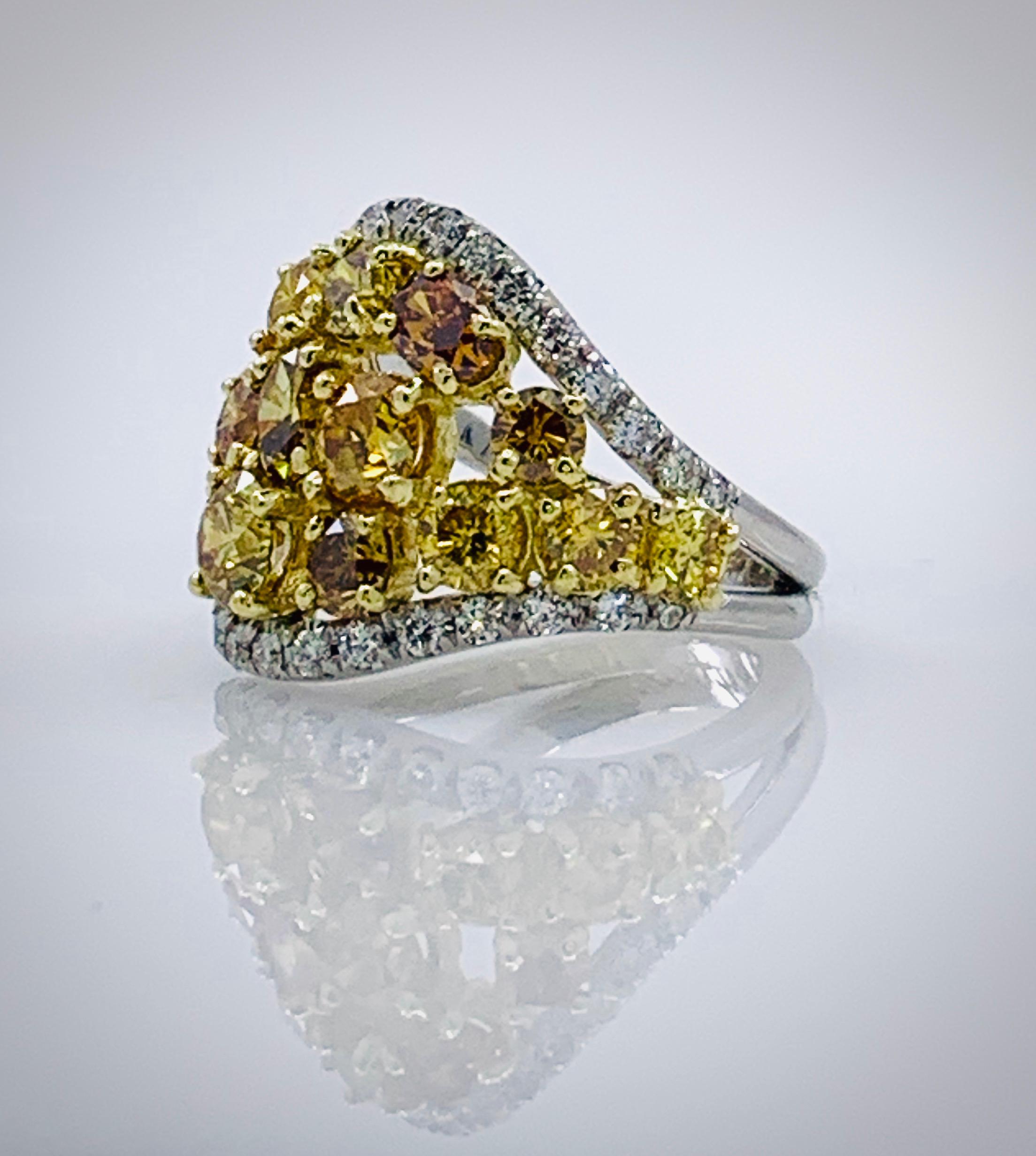 4.6 Carat Natural Yellow Diamond Shield Ring in Platinum and 18 Karat Yellow Gol For Sale 3