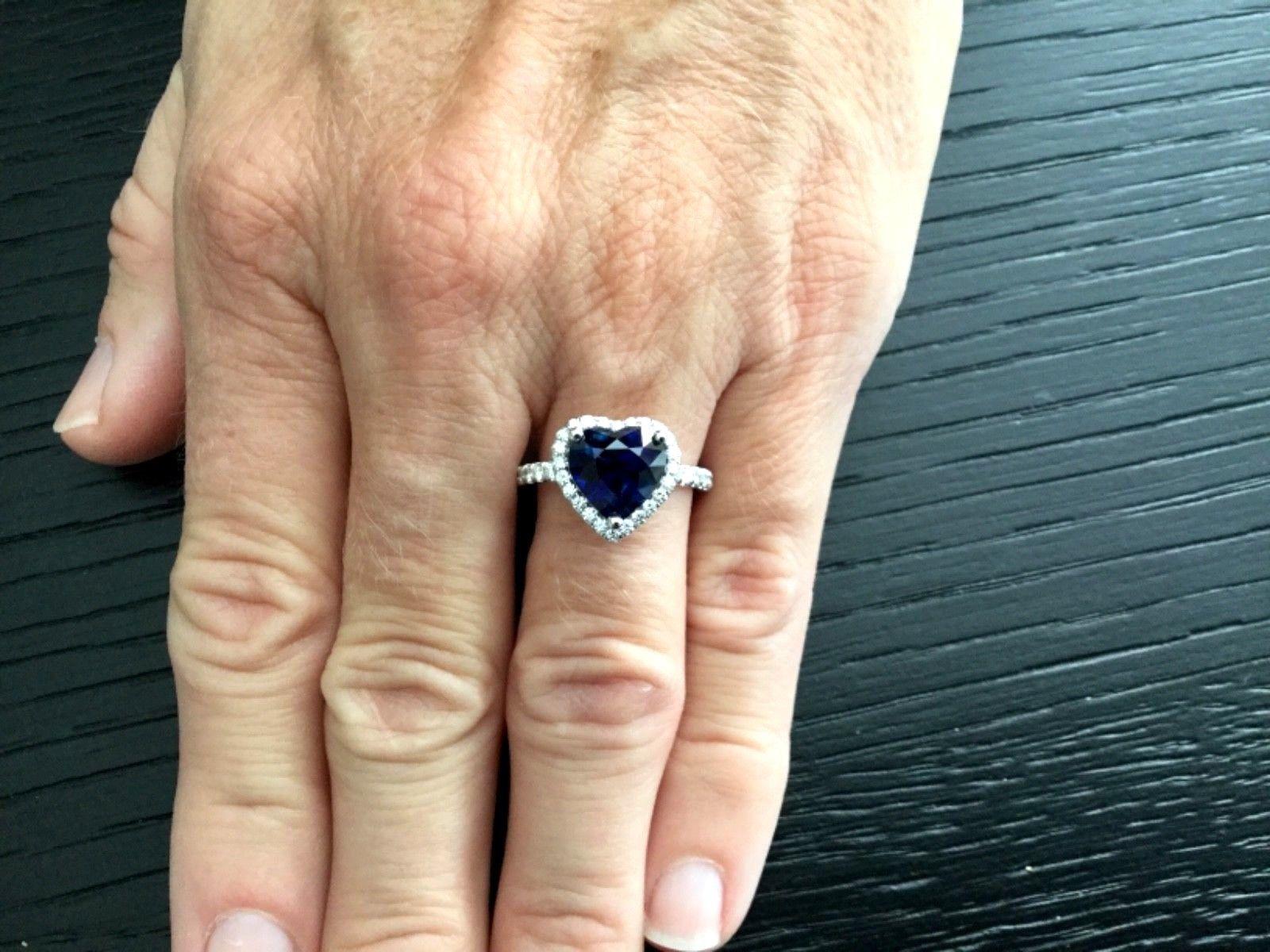 3.79 Carat Natural Unheated Royal Blue Sapphire and Diamond Ring GIA Certified im Zustand „Neu“ im Angebot in Middletown, DE