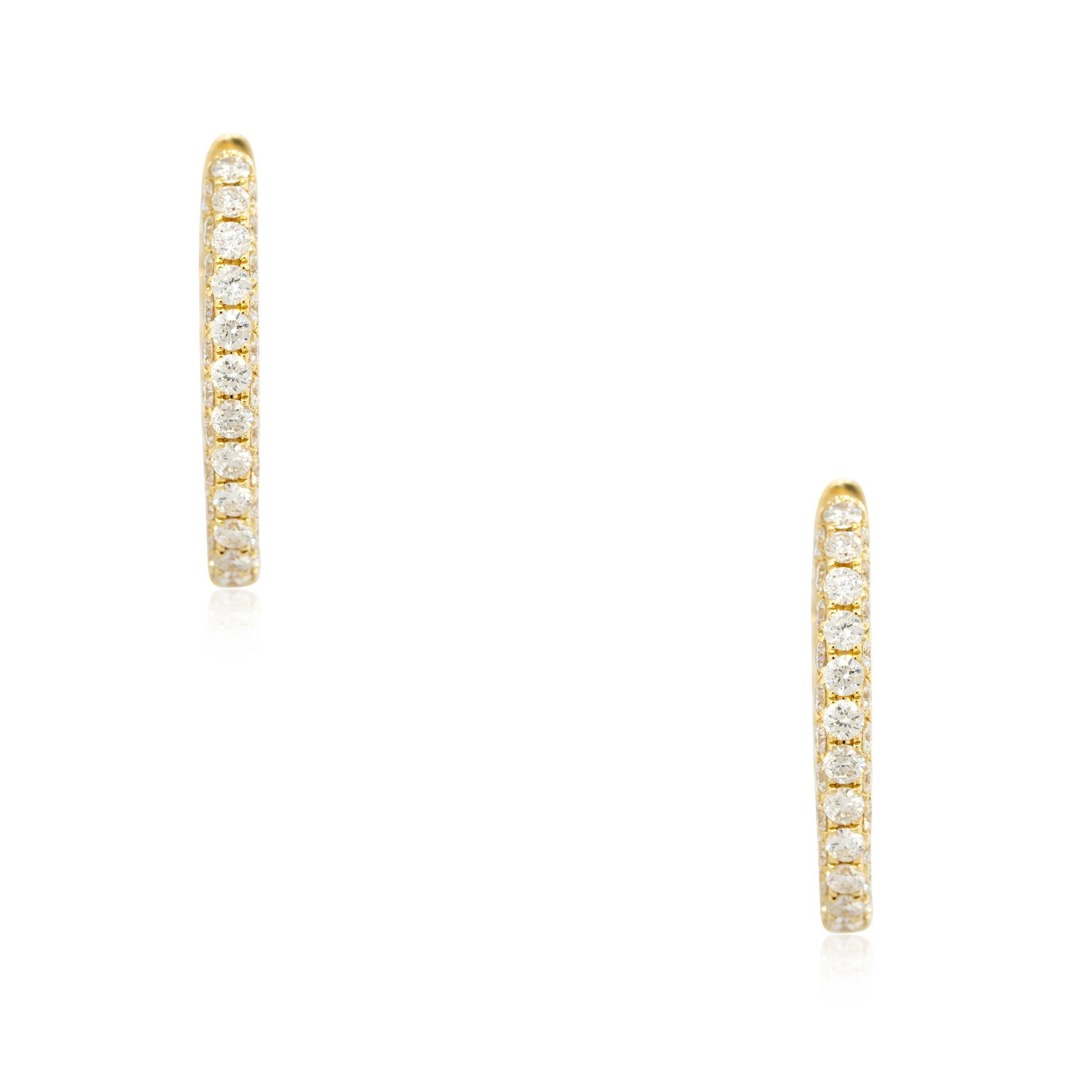 18k Yellow Gold 3.79ctw Round Brilliant Diamond Hoop Earrings
Material: 18k Yellow Gold
Diamond Details: Approximately 3.79ctw of Round Brilliant cut Diamonds. Diamonds are set in rows across 3 sides of the hoop earrings. The diamonds are not set