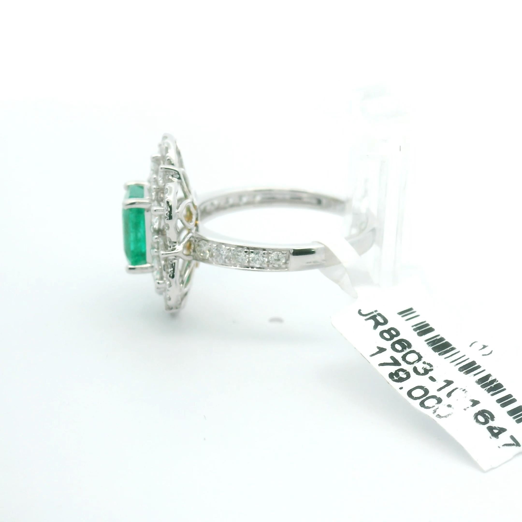 Emerald Cut 3.79 carat White Gold 18k Diamond and Emerald Ring For Sale